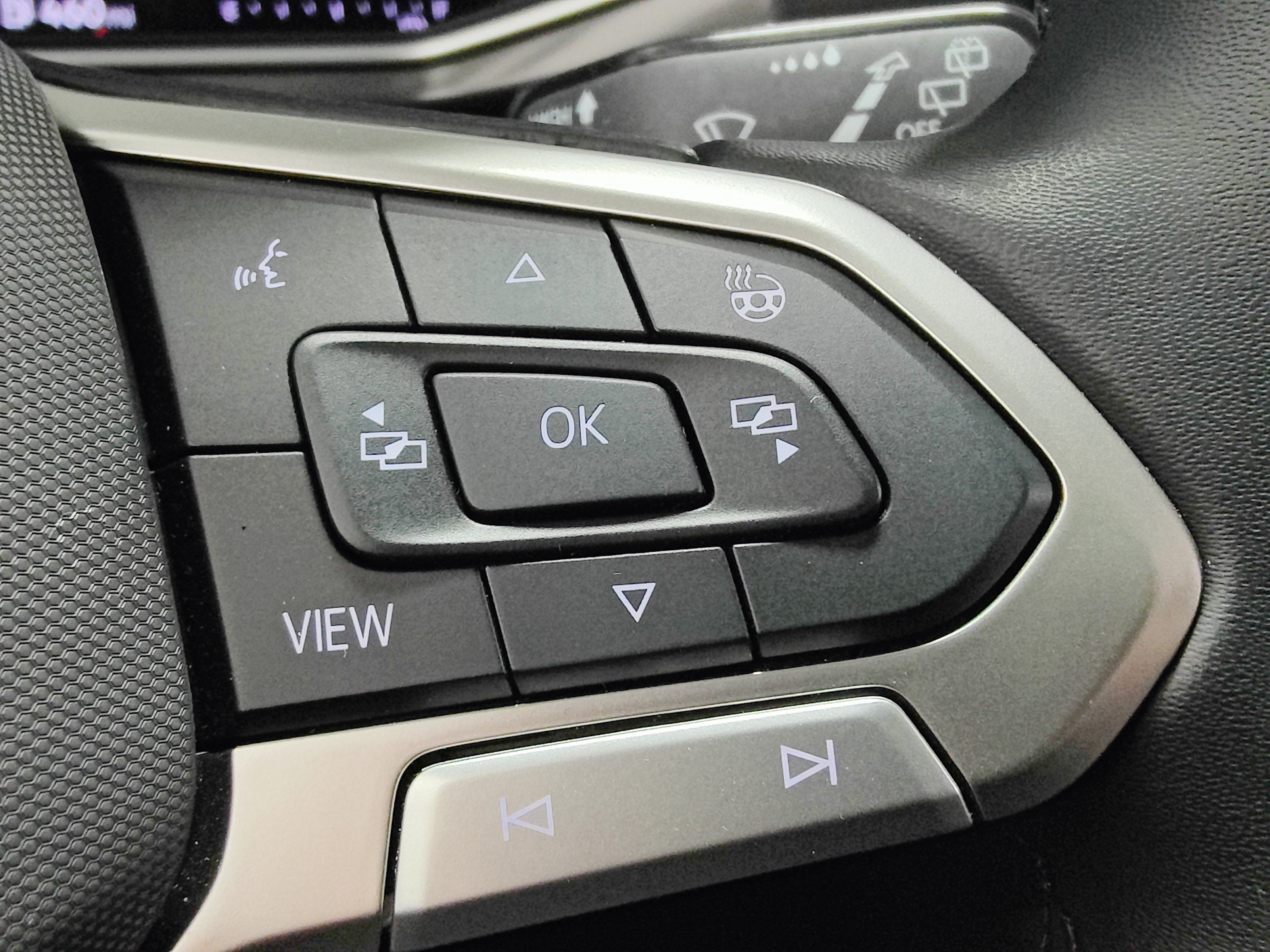 2026 Volkswagen Taos SE Black AWD w/Sunroof