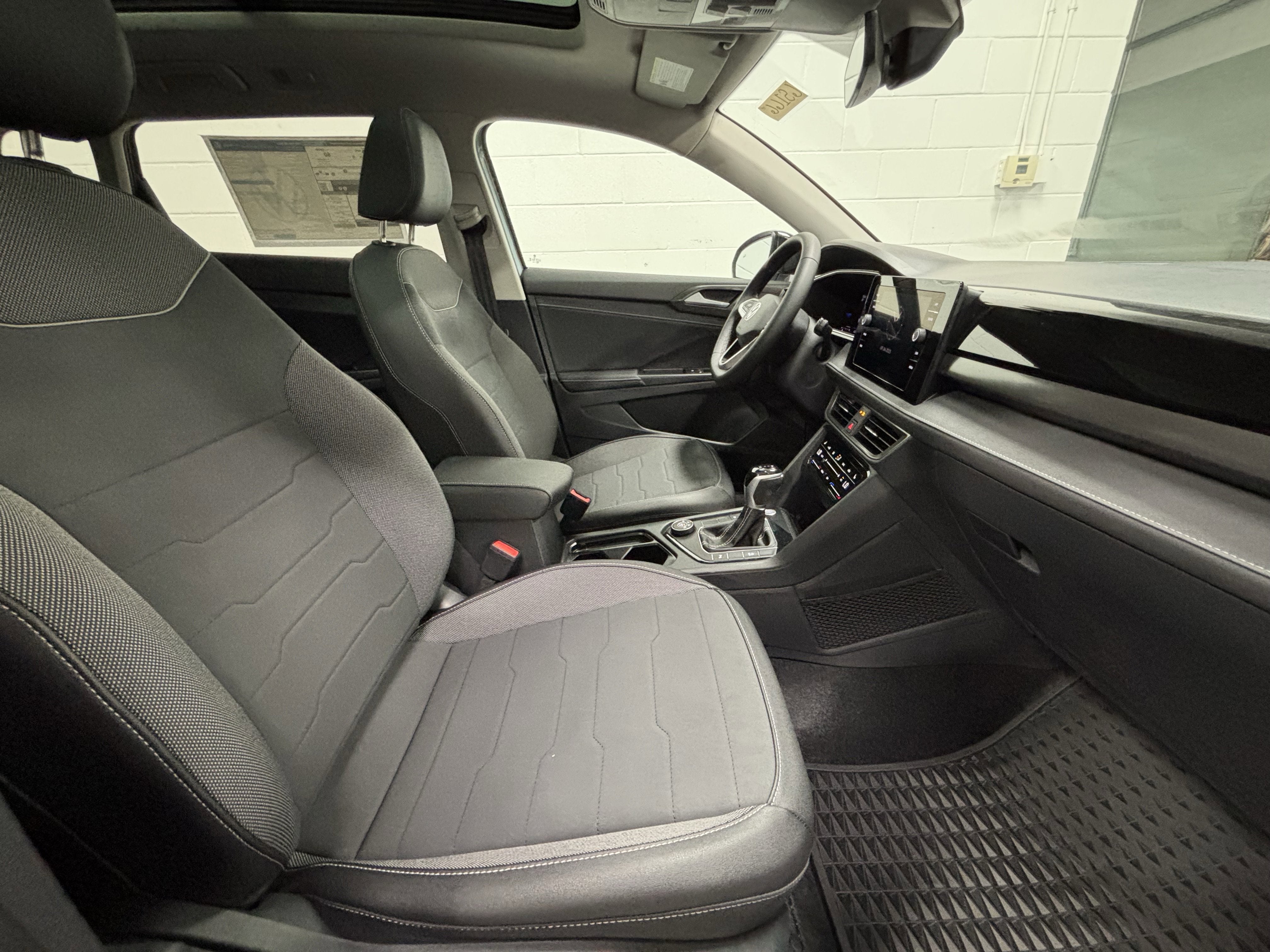 2025 Volkswagen Taos SE Black