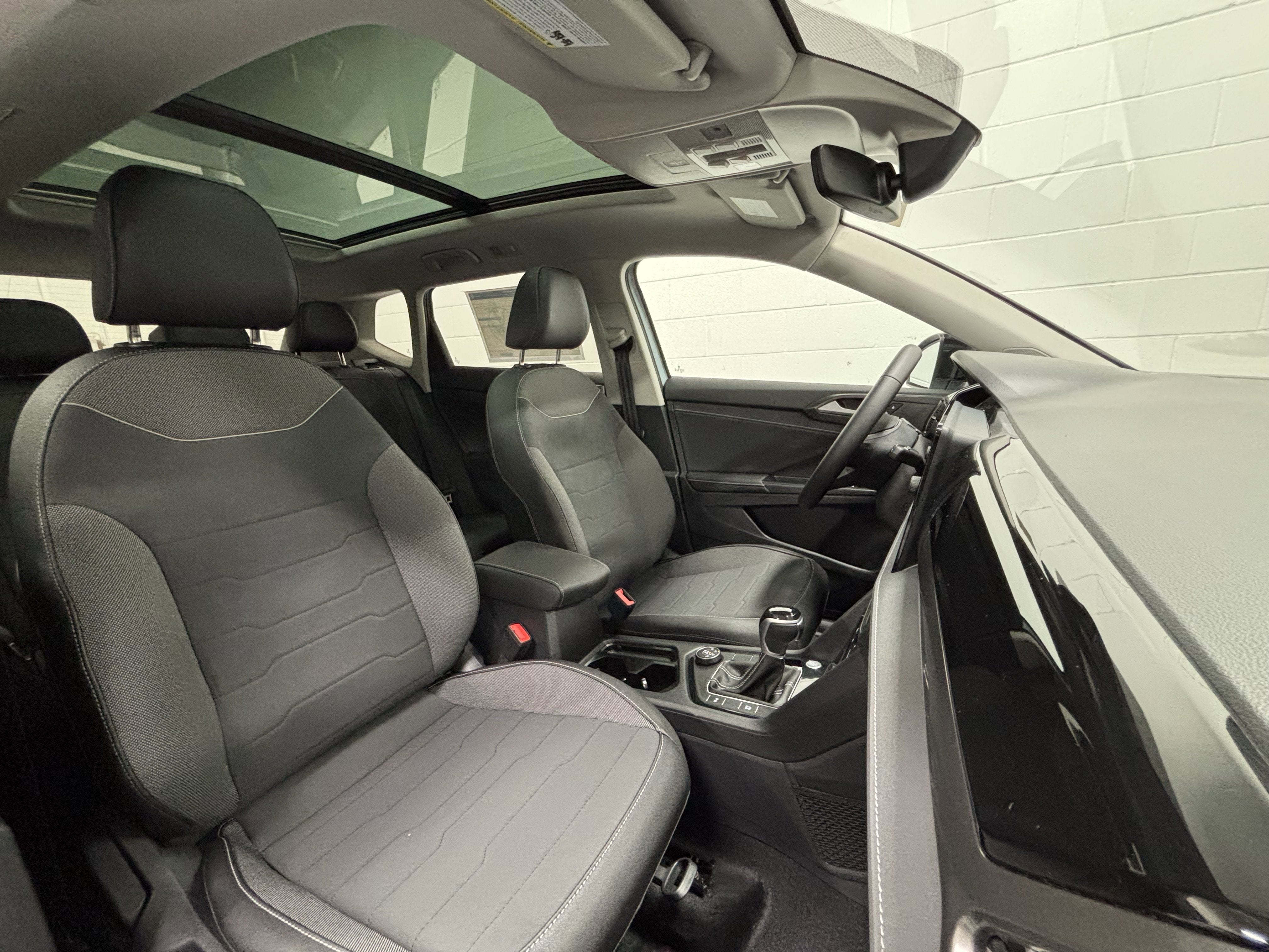 2025 Volkswagen Taos SE Black