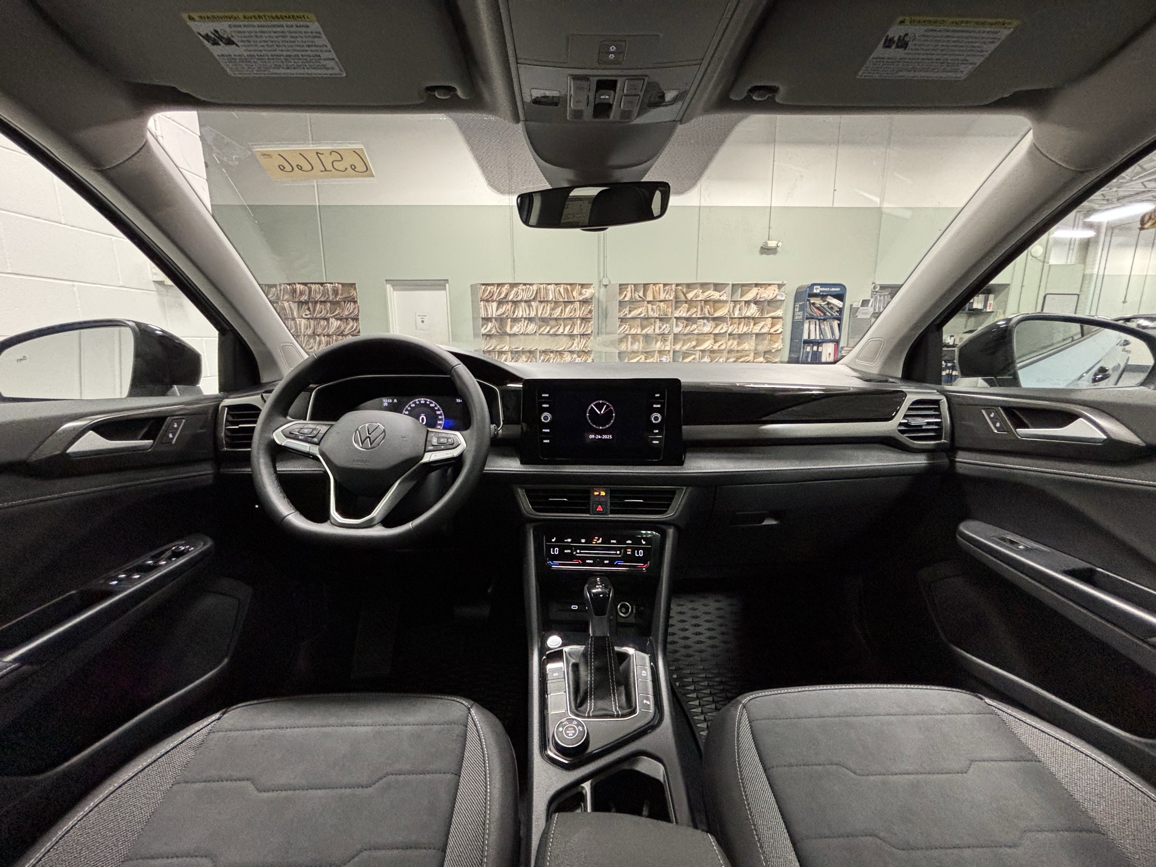 2025 Volkswagen Taos SE Black