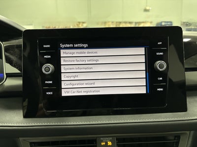 2025 Volkswagen Taos SE Black