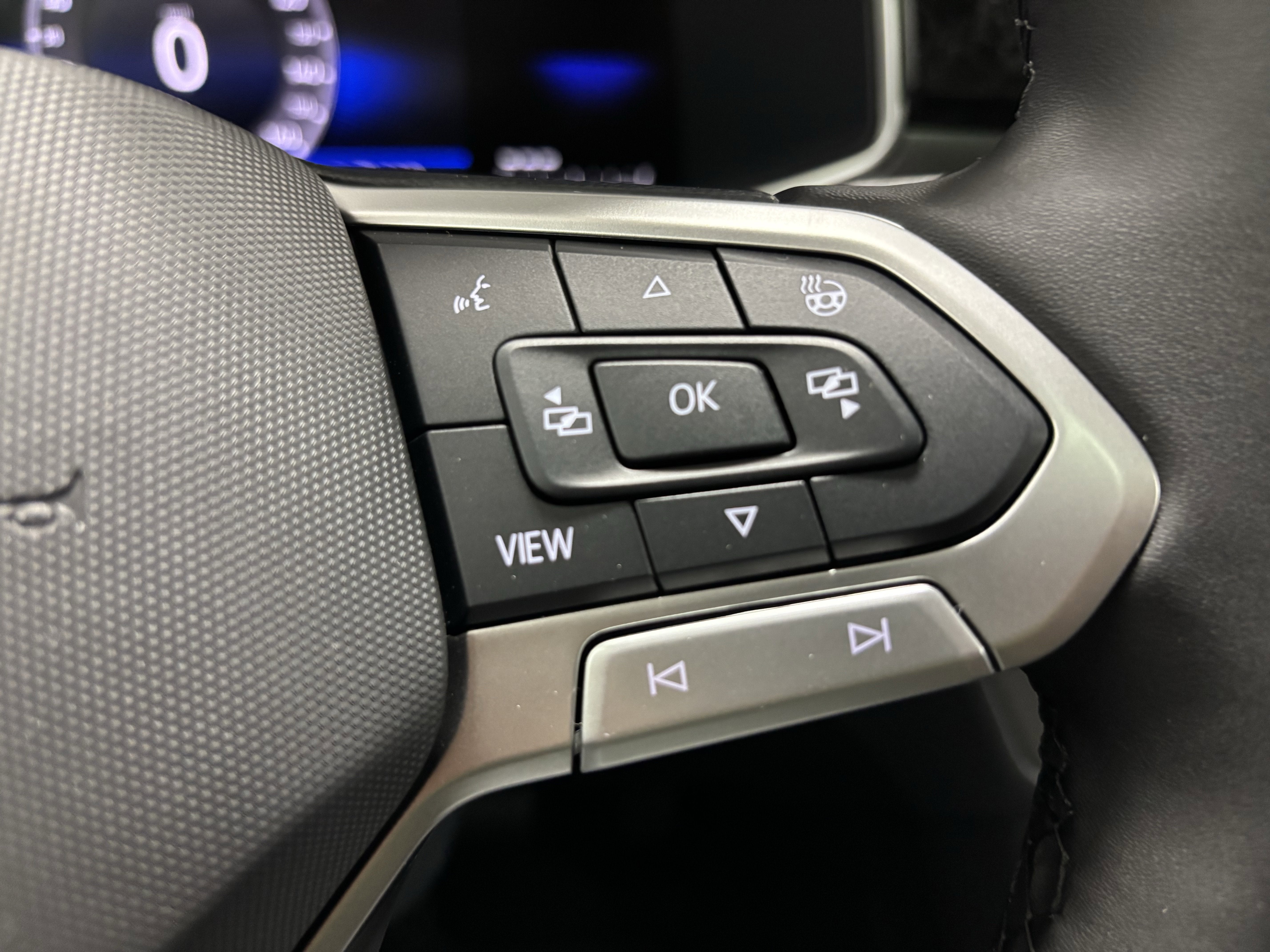 2025 Volkswagen Taos SE Black