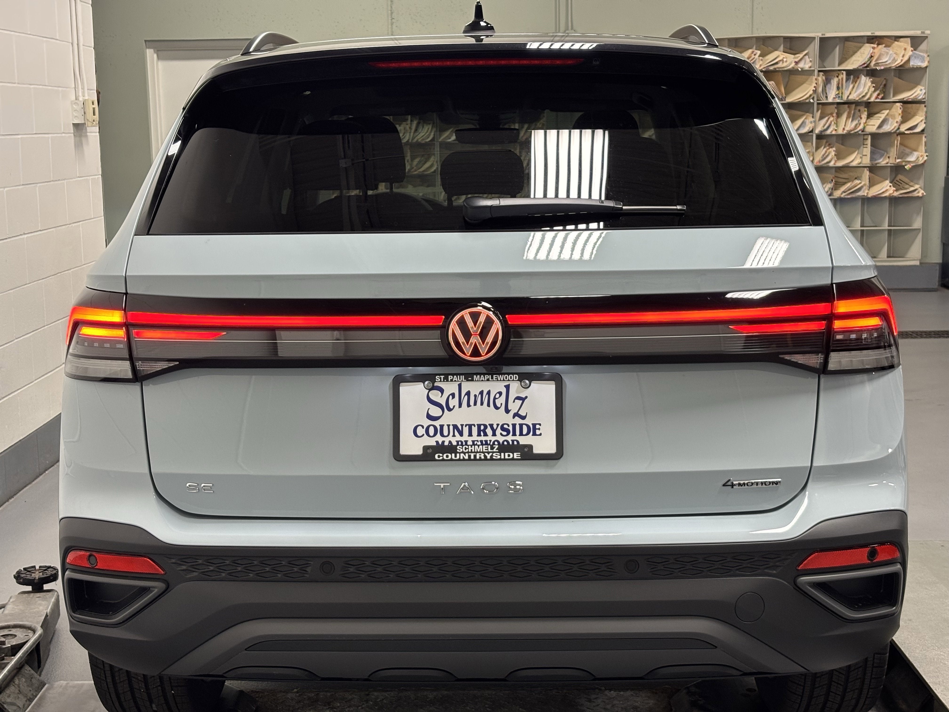 2025 Volkswagen Taos SE Black