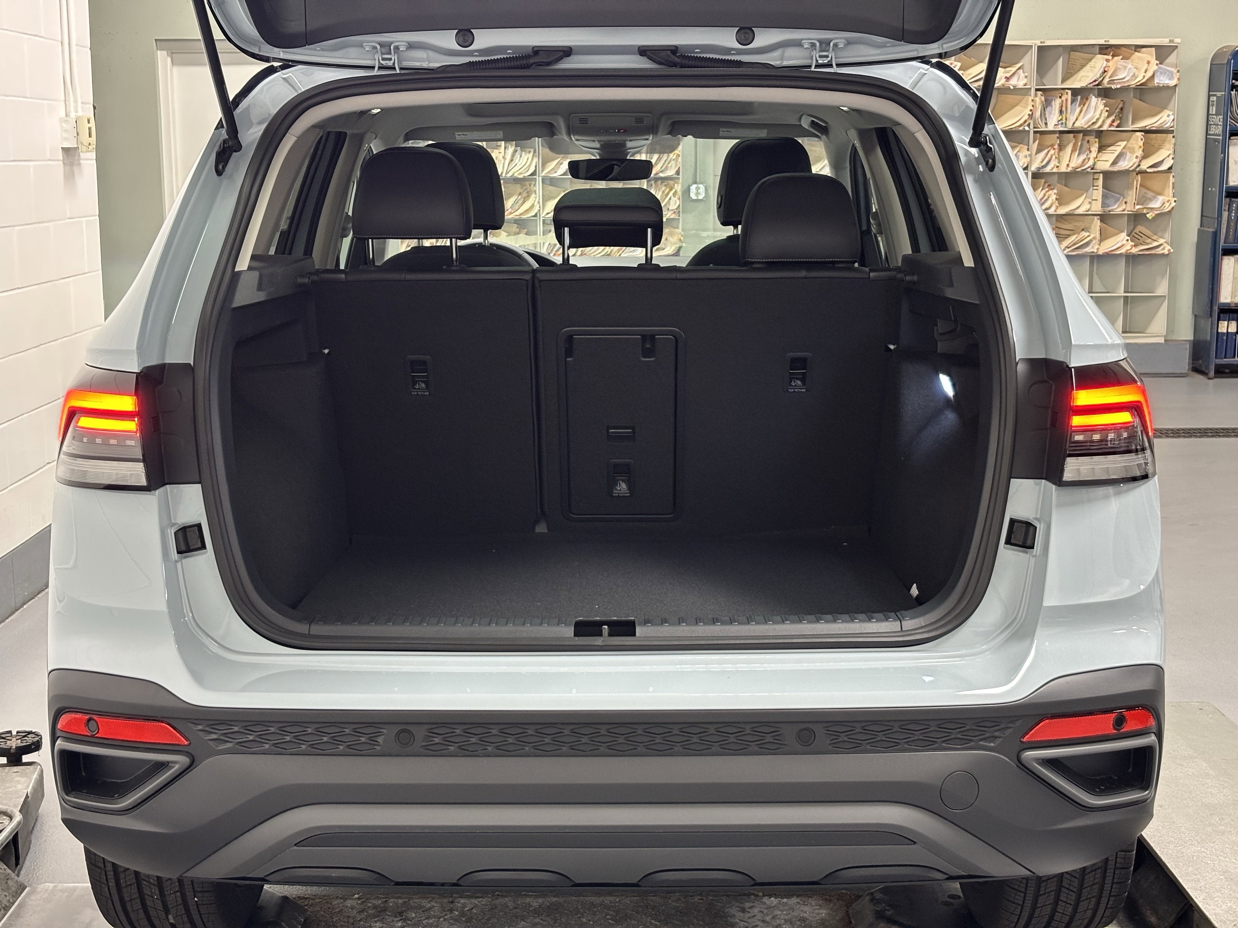 2025 Volkswagen Taos SE Black