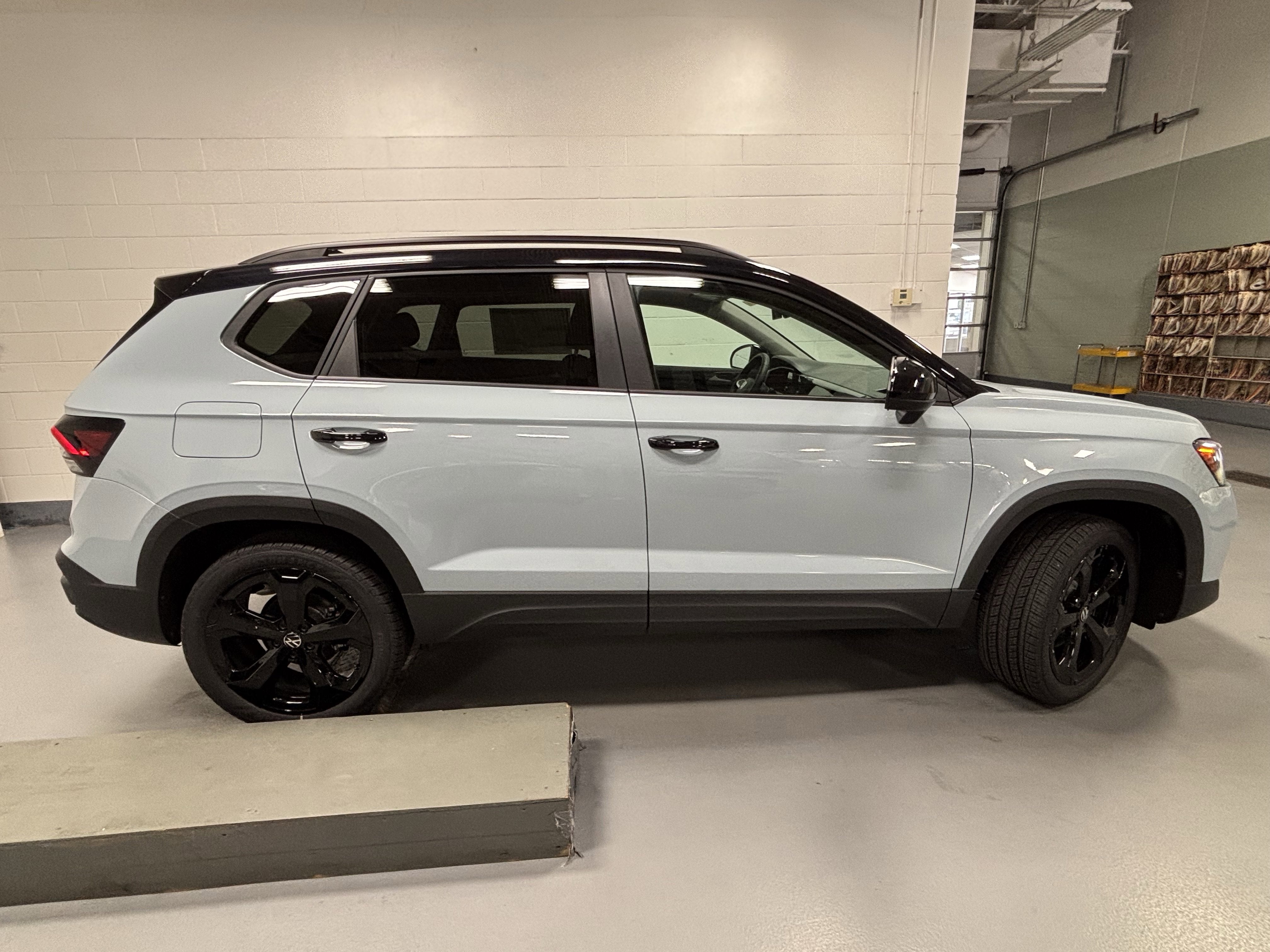 2025 Volkswagen Taos SE Black