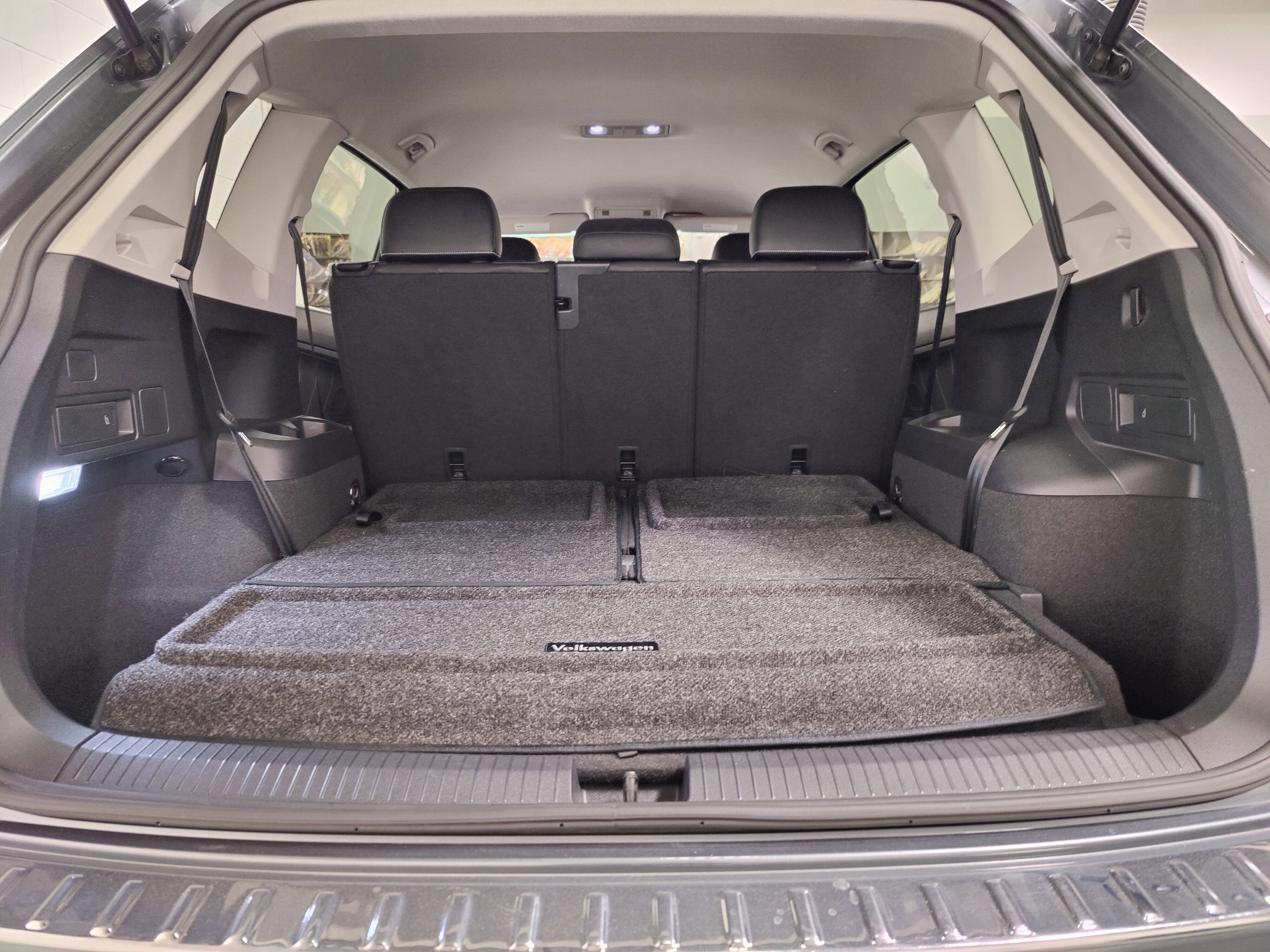 2023 Volkswagen Tiguan SE w/3rd Row Seat