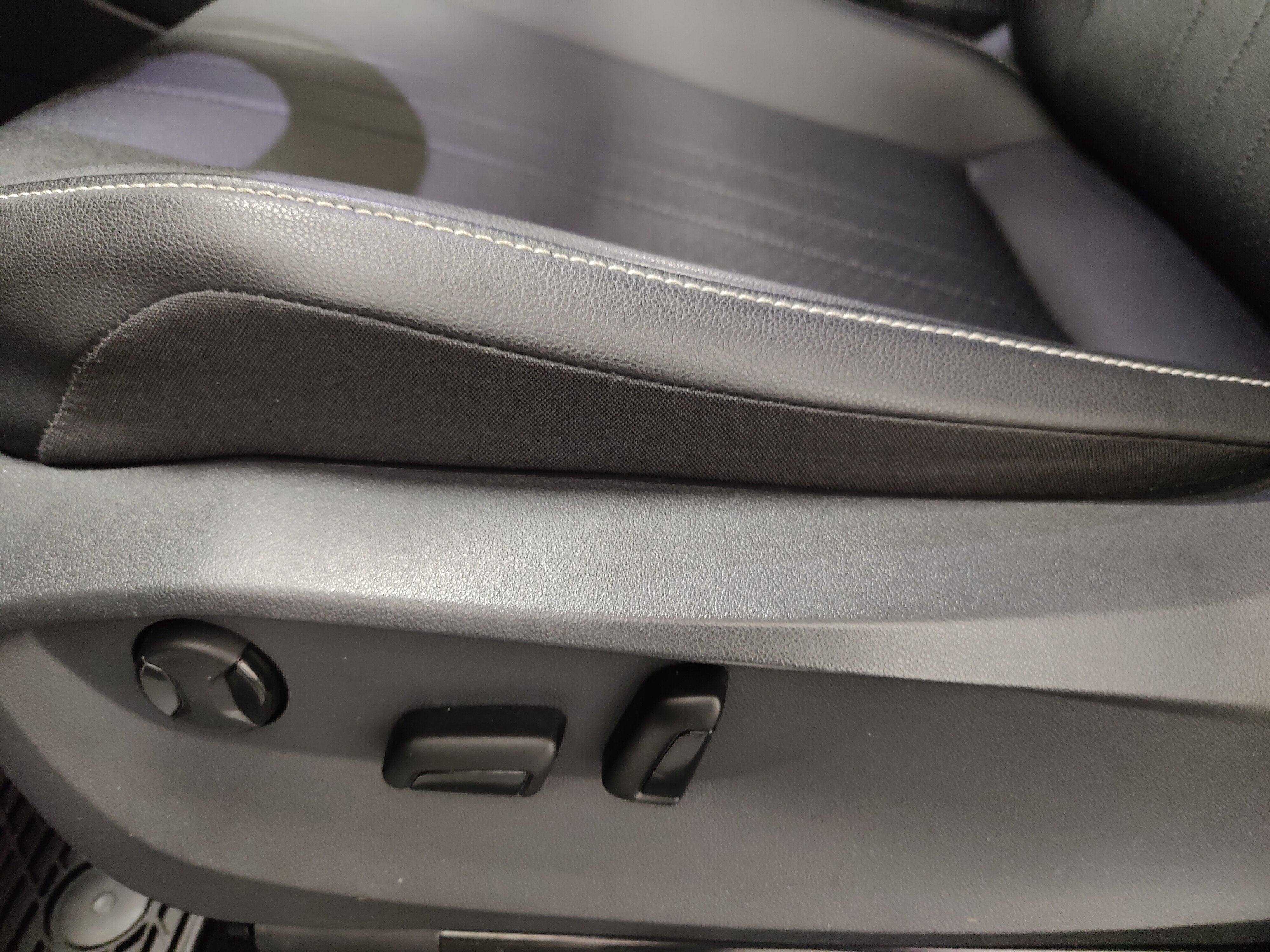 2023 Volkswagen Tiguan SE w/3rd Row Seat