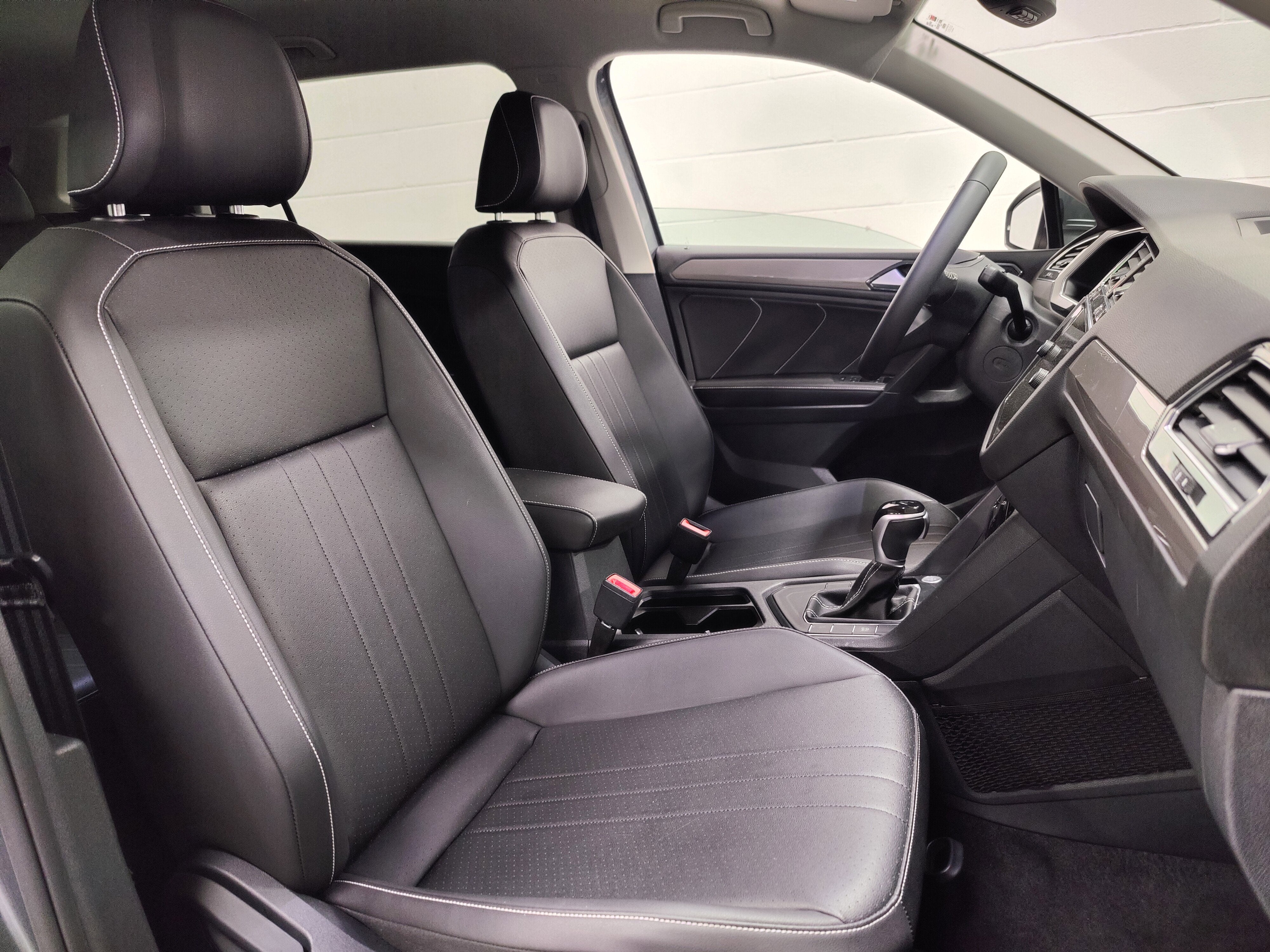 2023 Volkswagen Tiguan SE w/3rd Row Seat