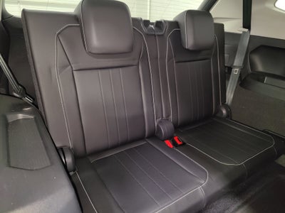 2023 Volkswagen Tiguan SE w/3rd Row Seat