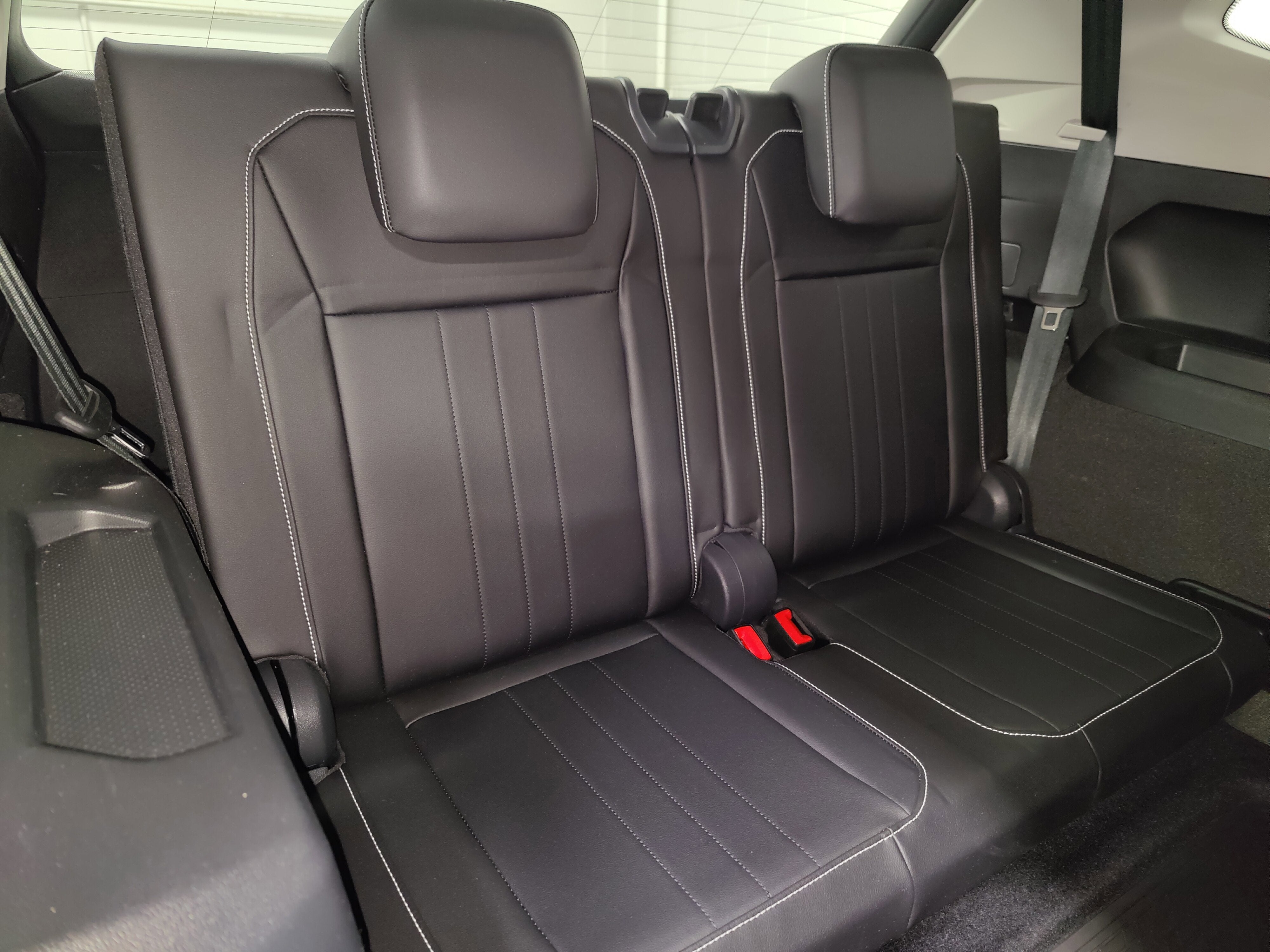 2023 Volkswagen Tiguan SE w/3rd Row Seat
