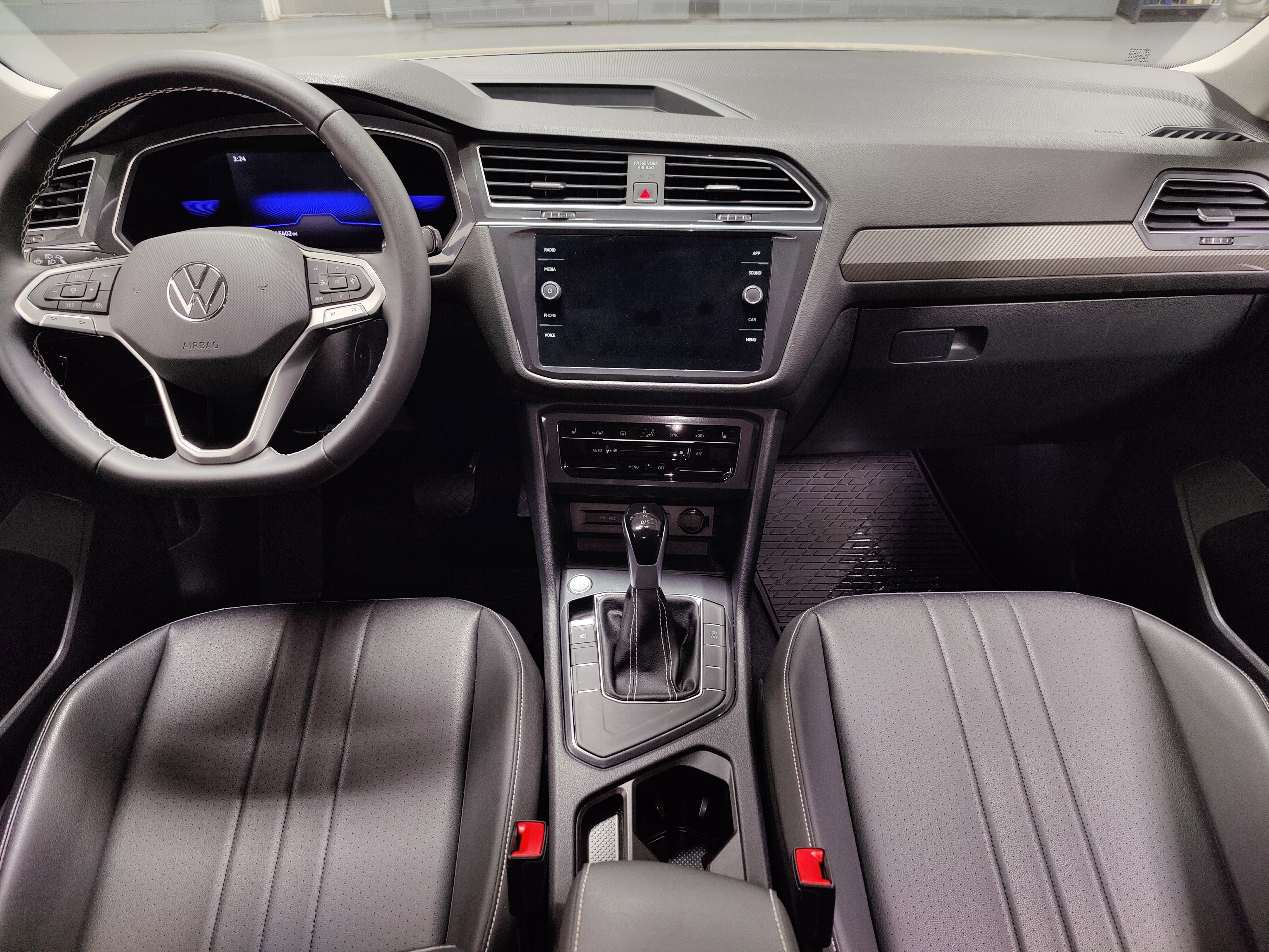 2023 Volkswagen Tiguan SE w/3rd Row Seat