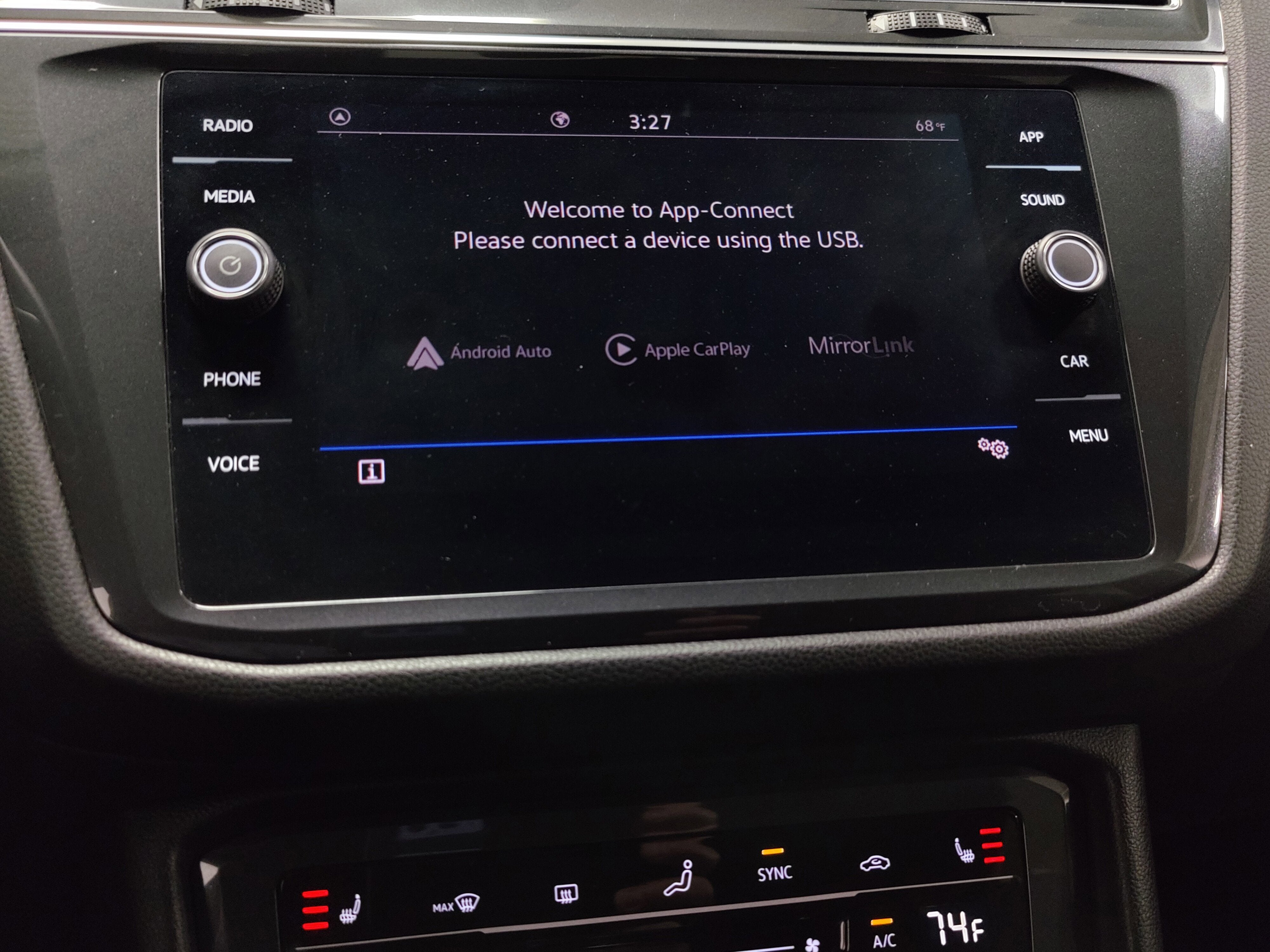 2023 Volkswagen Tiguan SE w/3rd Row Seat