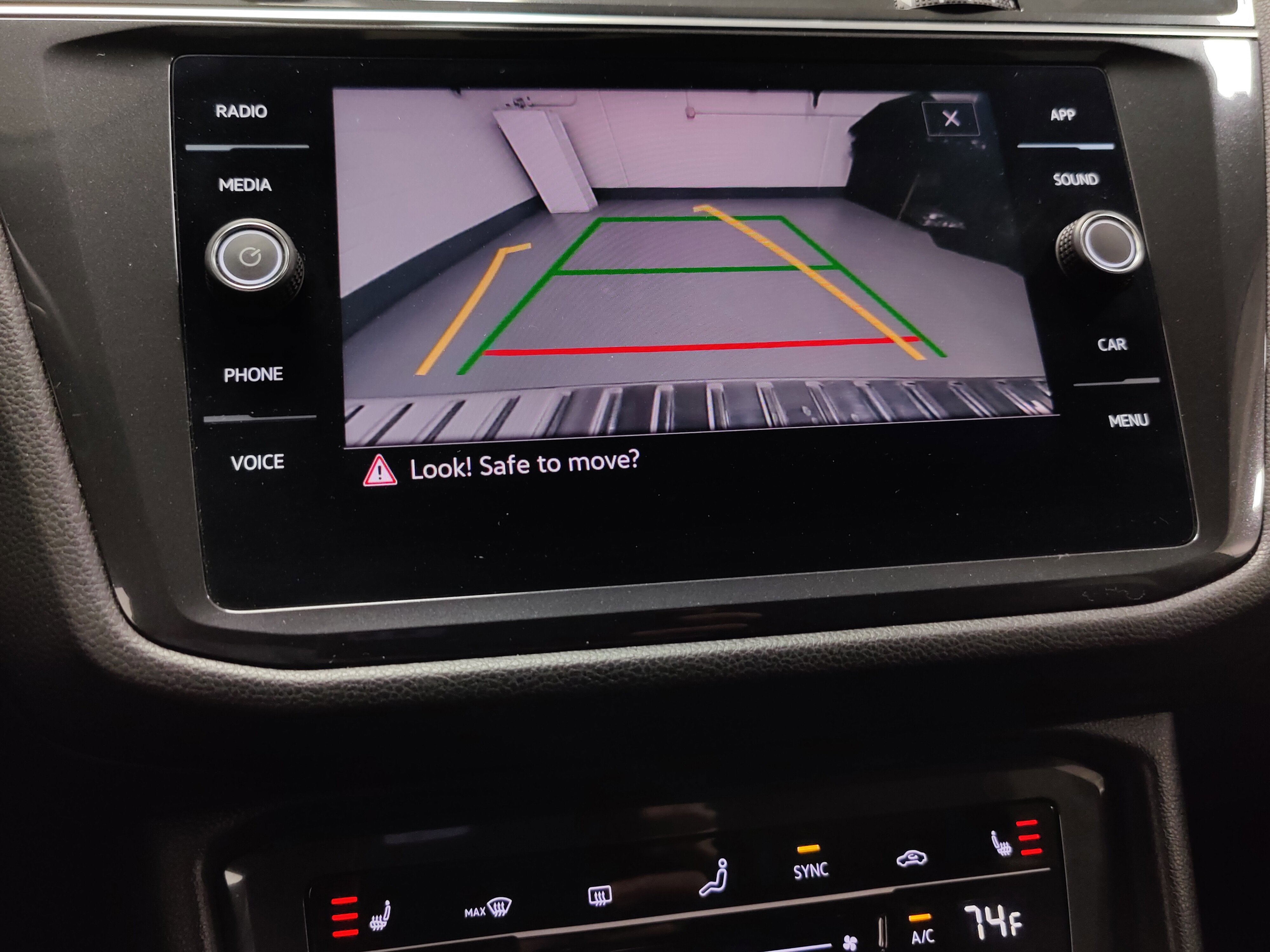 2023 Volkswagen Tiguan SE w/3rd Row Seat