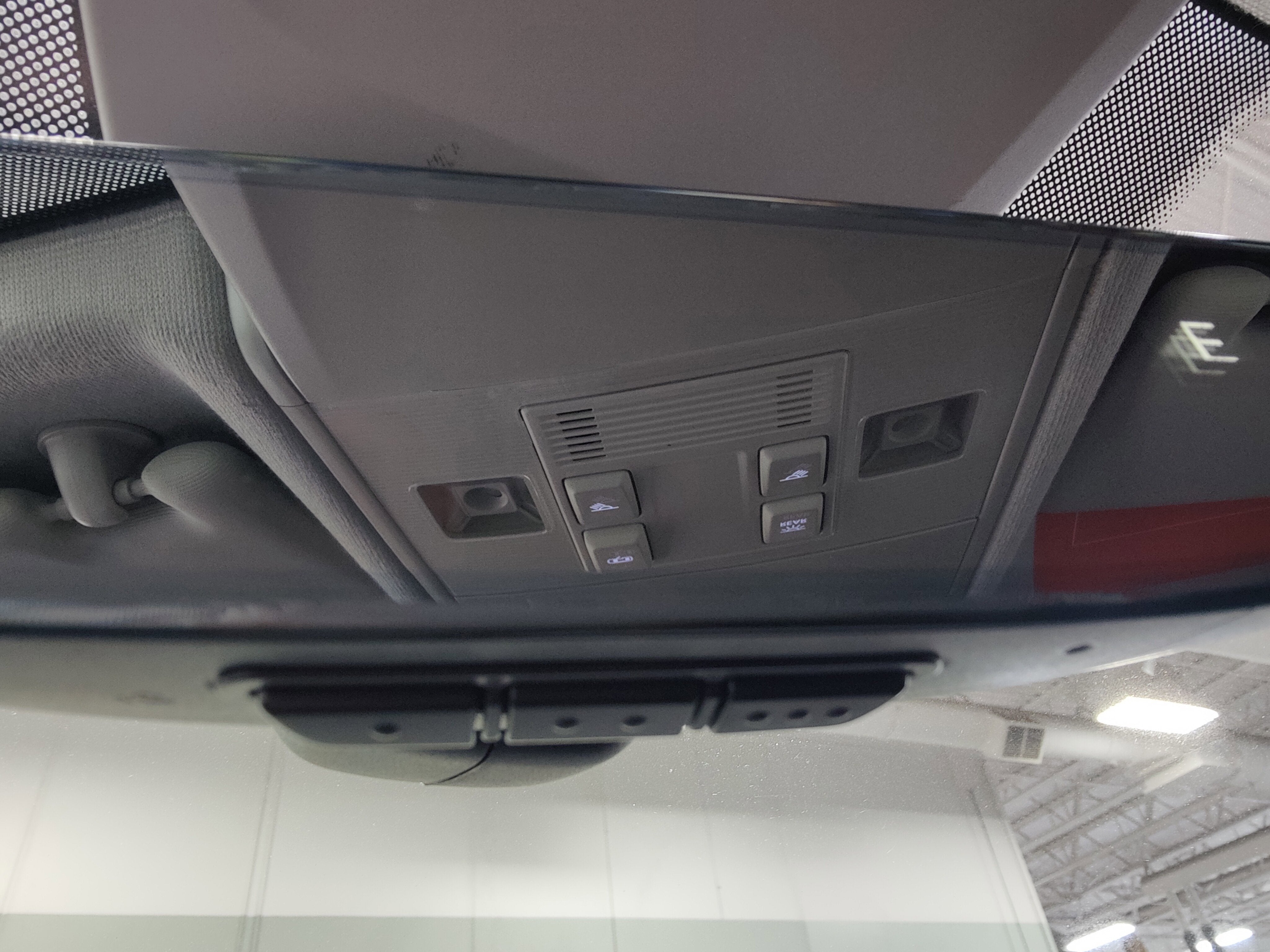 2023 Volkswagen Tiguan SE w/3rd Row Seat