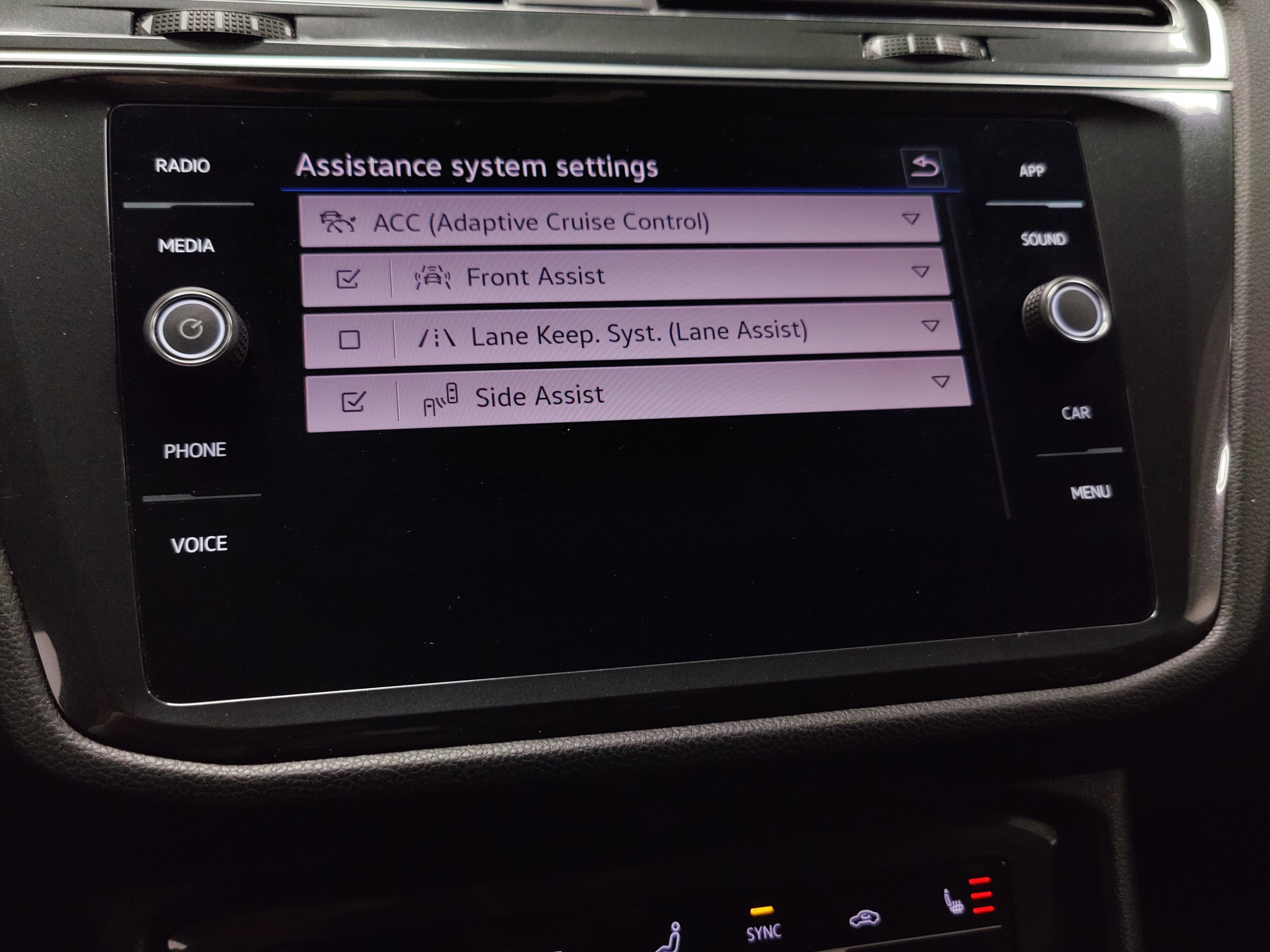 2023 Volkswagen Tiguan SE w/3rd Row Seat