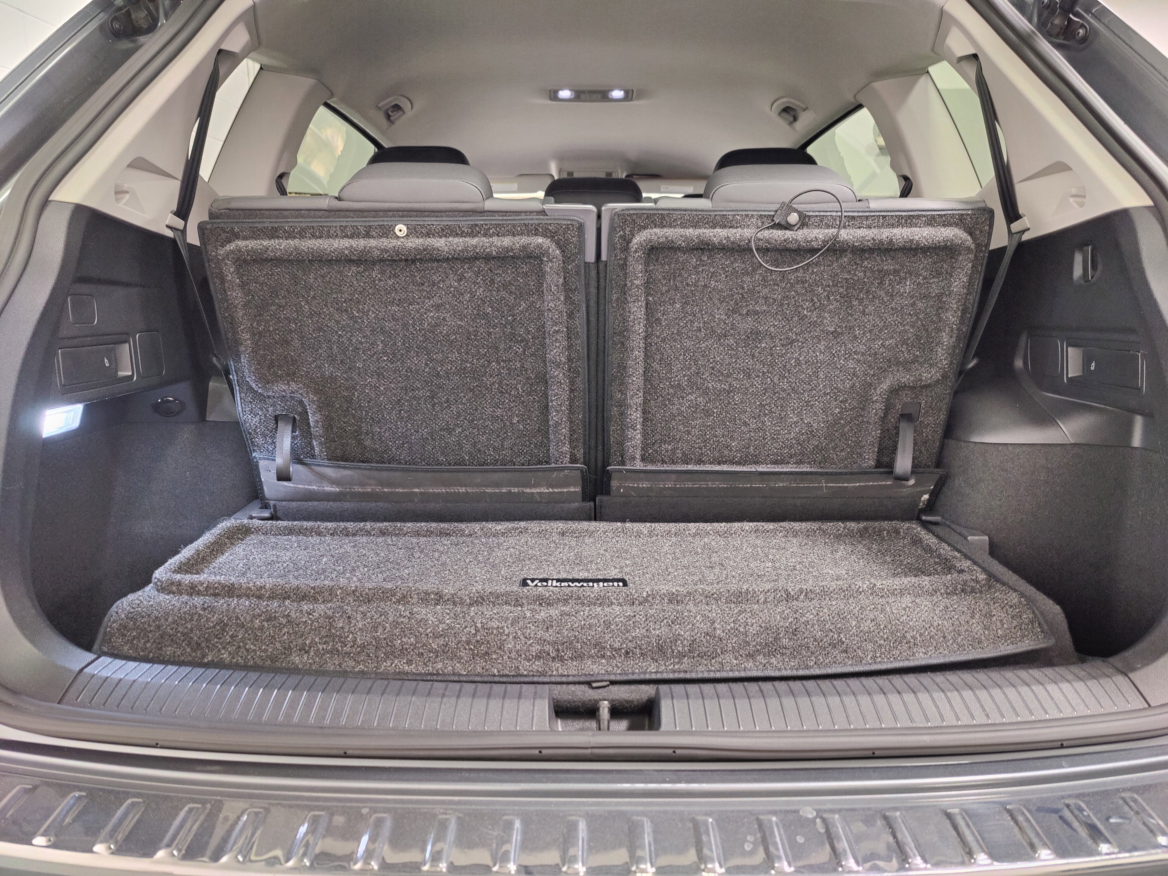 2023 Volkswagen Tiguan SE w/3rd Row Seat