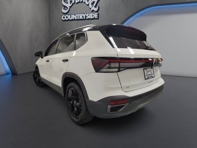 2025 Volkswagen Taos SE Black Edition w/Sunroof