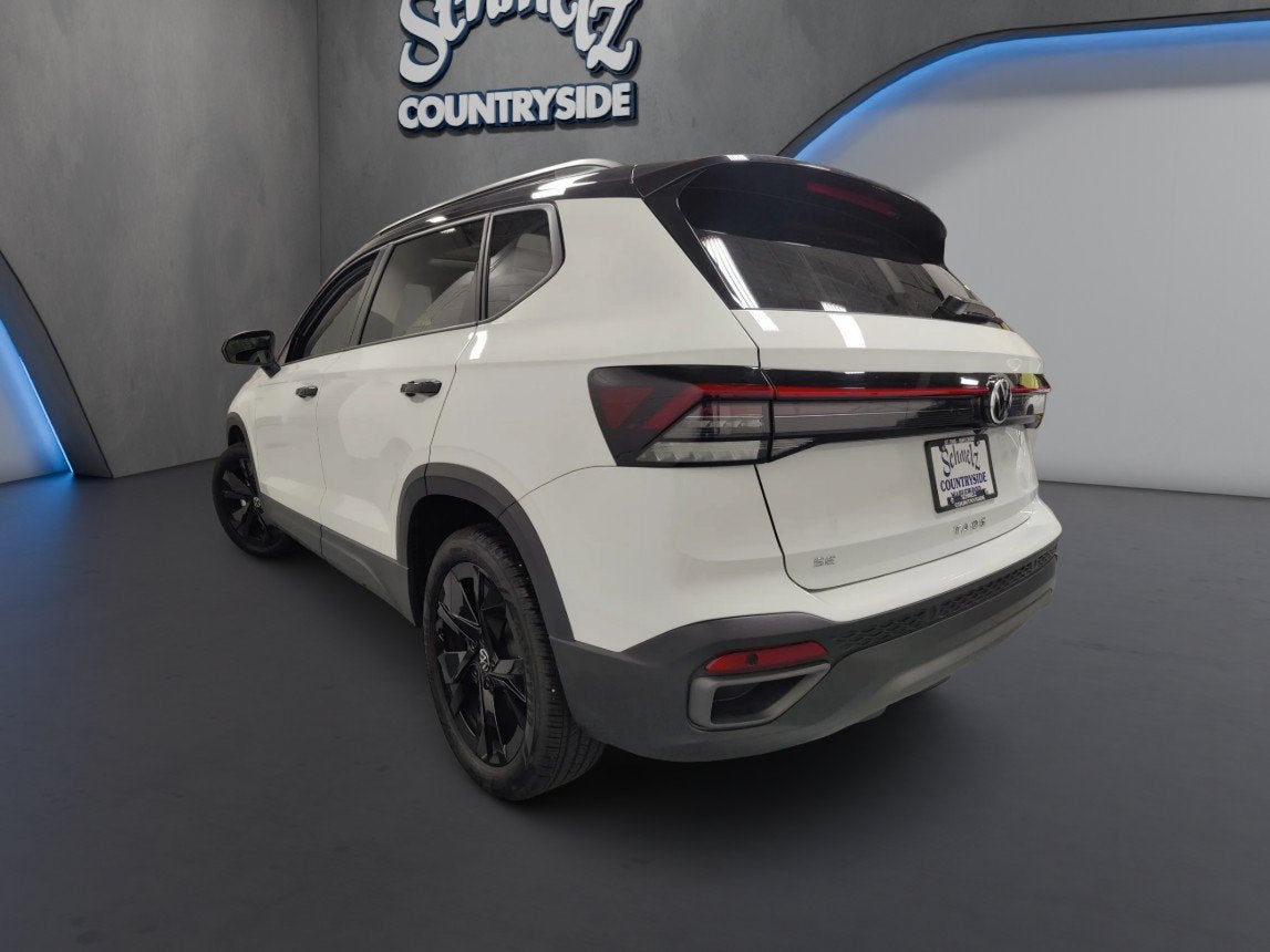 2025 Volkswagen Taos SE Black Edition w/Sunroof