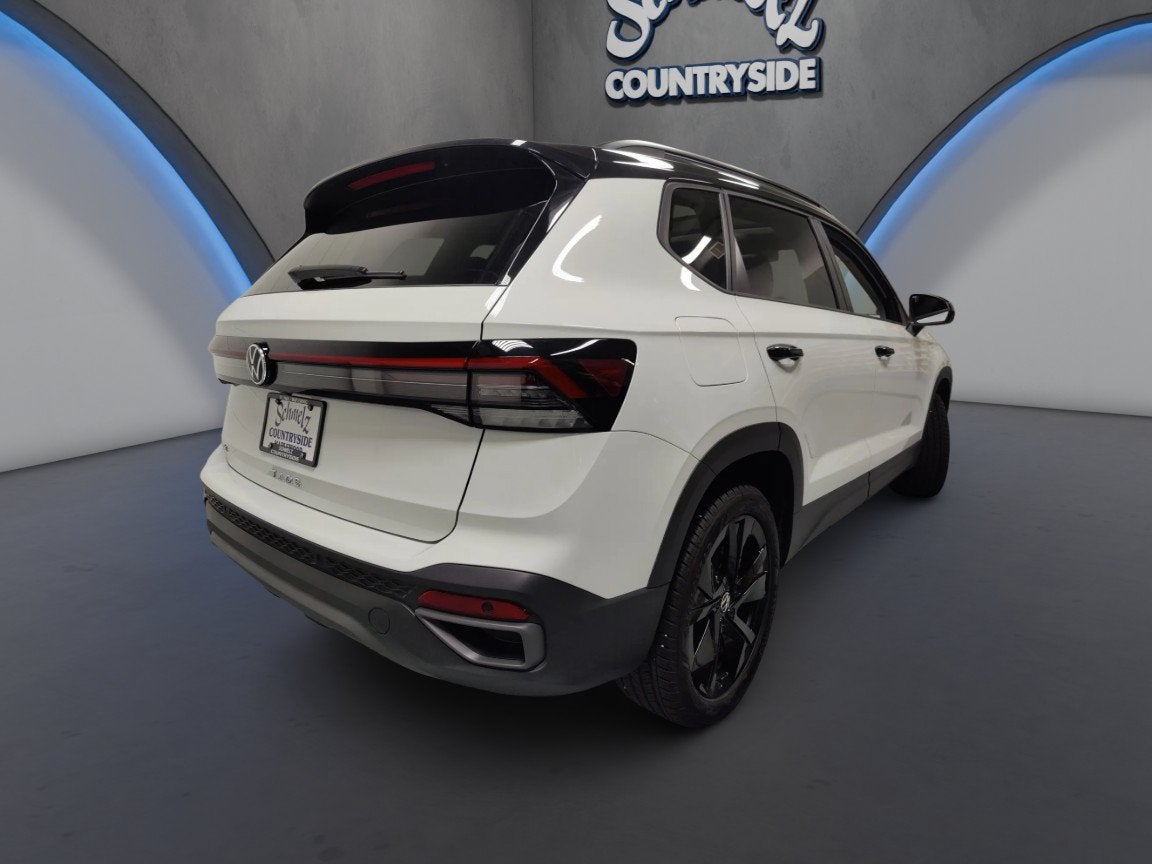 2025 Volkswagen Taos SE Black Edition w/Sunroof