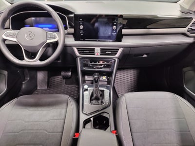 2025 Volkswagen Taos SE Black Edition w/Sunroof