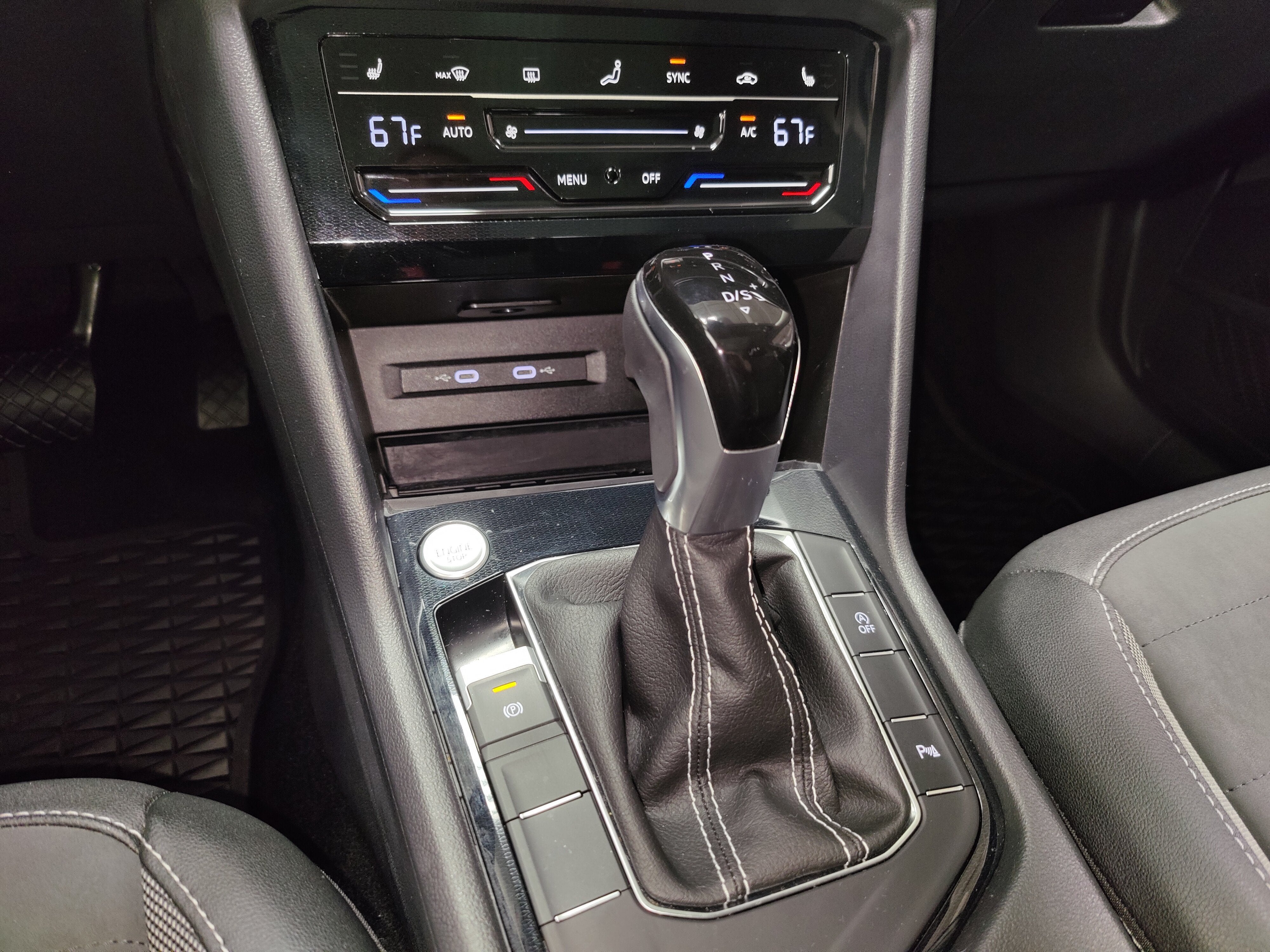 2025 Volkswagen Taos SE Black Edition w/Sunroof