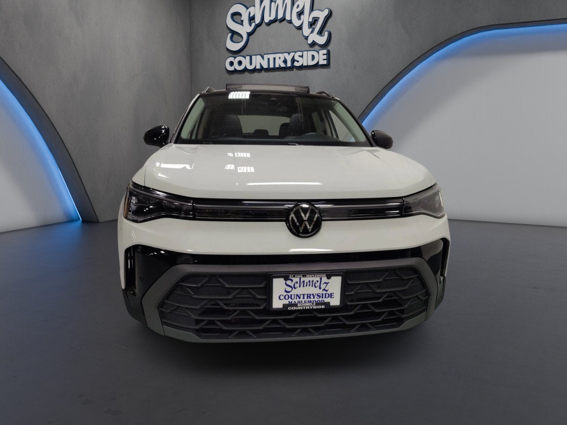 2025 Volkswagen Taos SE Black Edition w/Sunroof