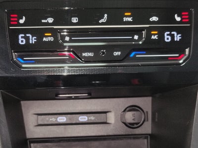 2025 Volkswagen Taos SE Black Edition w/Sunroof