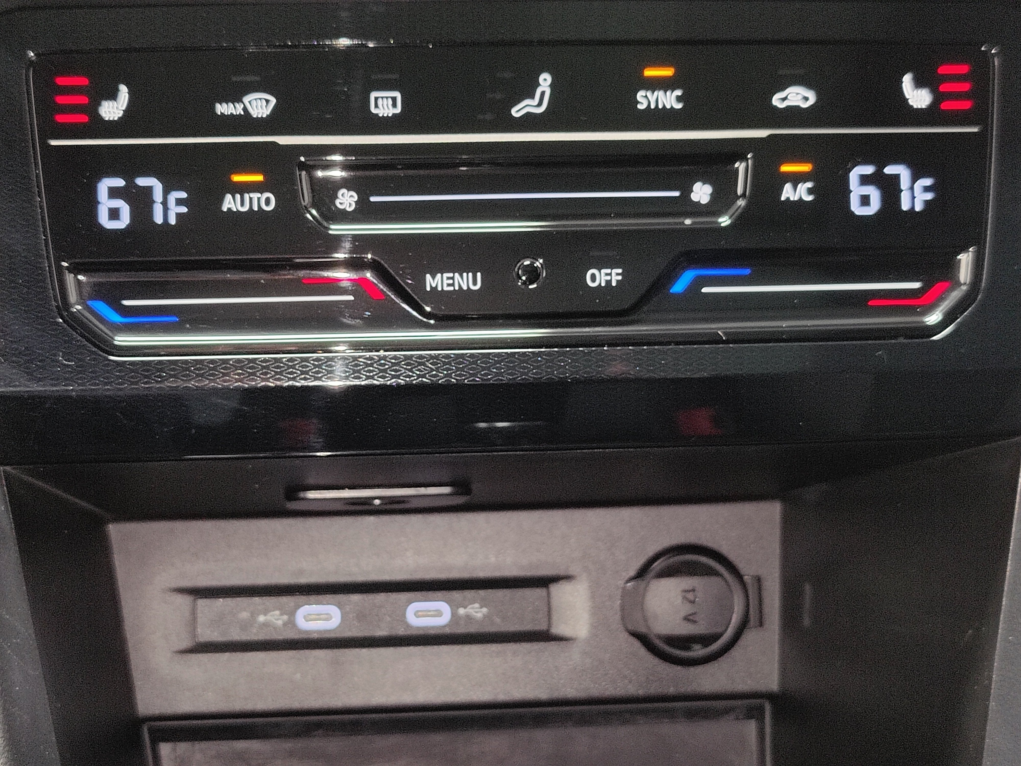 2025 Volkswagen Taos SE Black Edition w/Sunroof