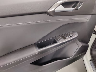2025 Volkswagen Taos SE Black Edition w/Sunroof