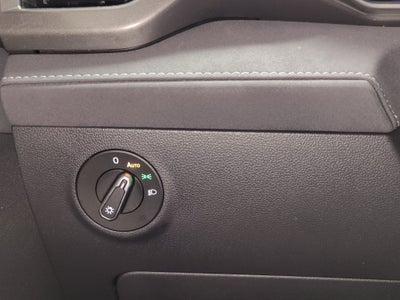 2025 Volkswagen Taos SE Black Edition w/Sunroof