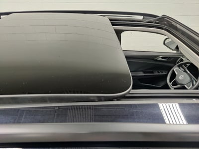 2025 Volkswagen Taos SE Black Edition w/Sunroof