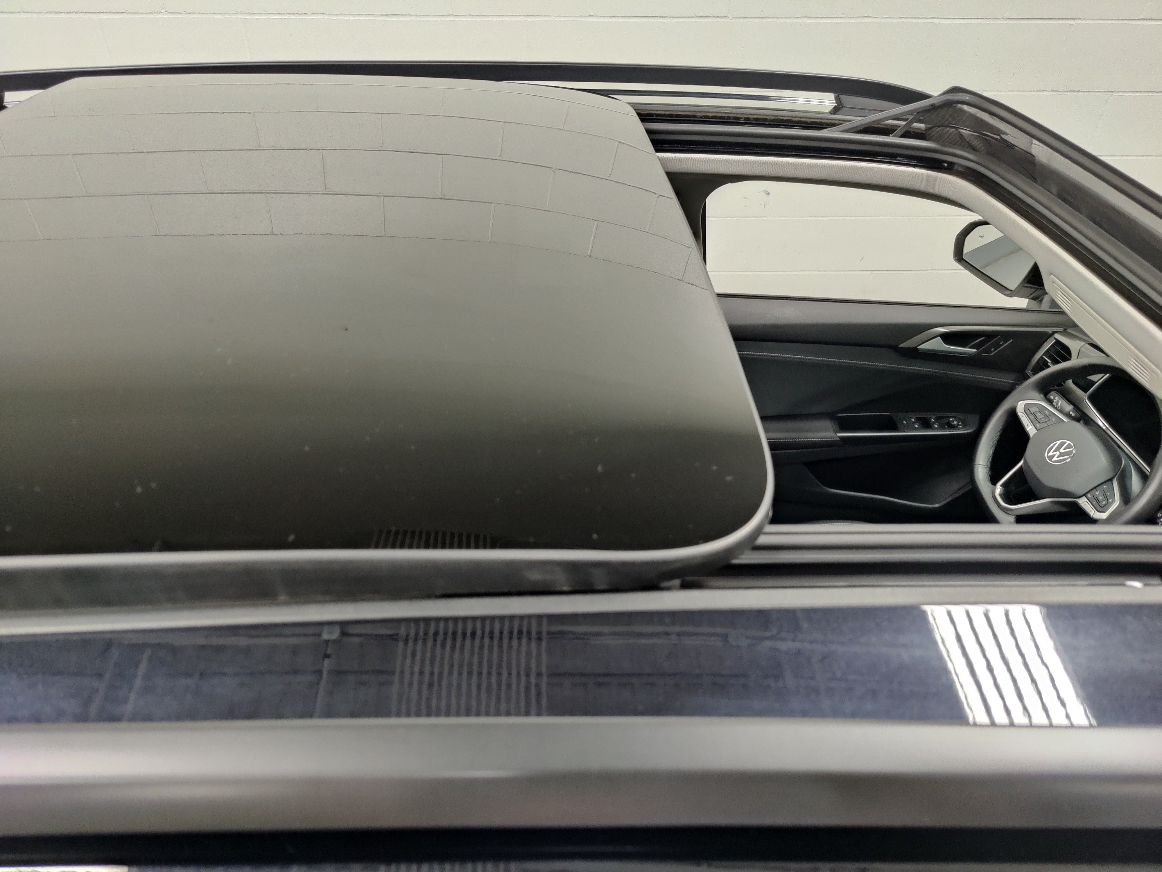 2025 Volkswagen Taos SE Black Edition w/Sunroof