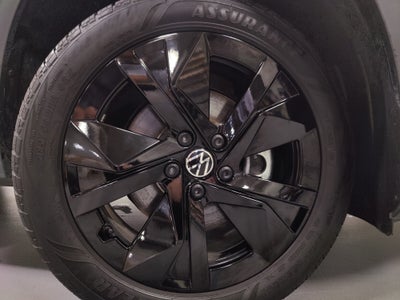 2025 Volkswagen Taos SE Black Edition w/Sunroof