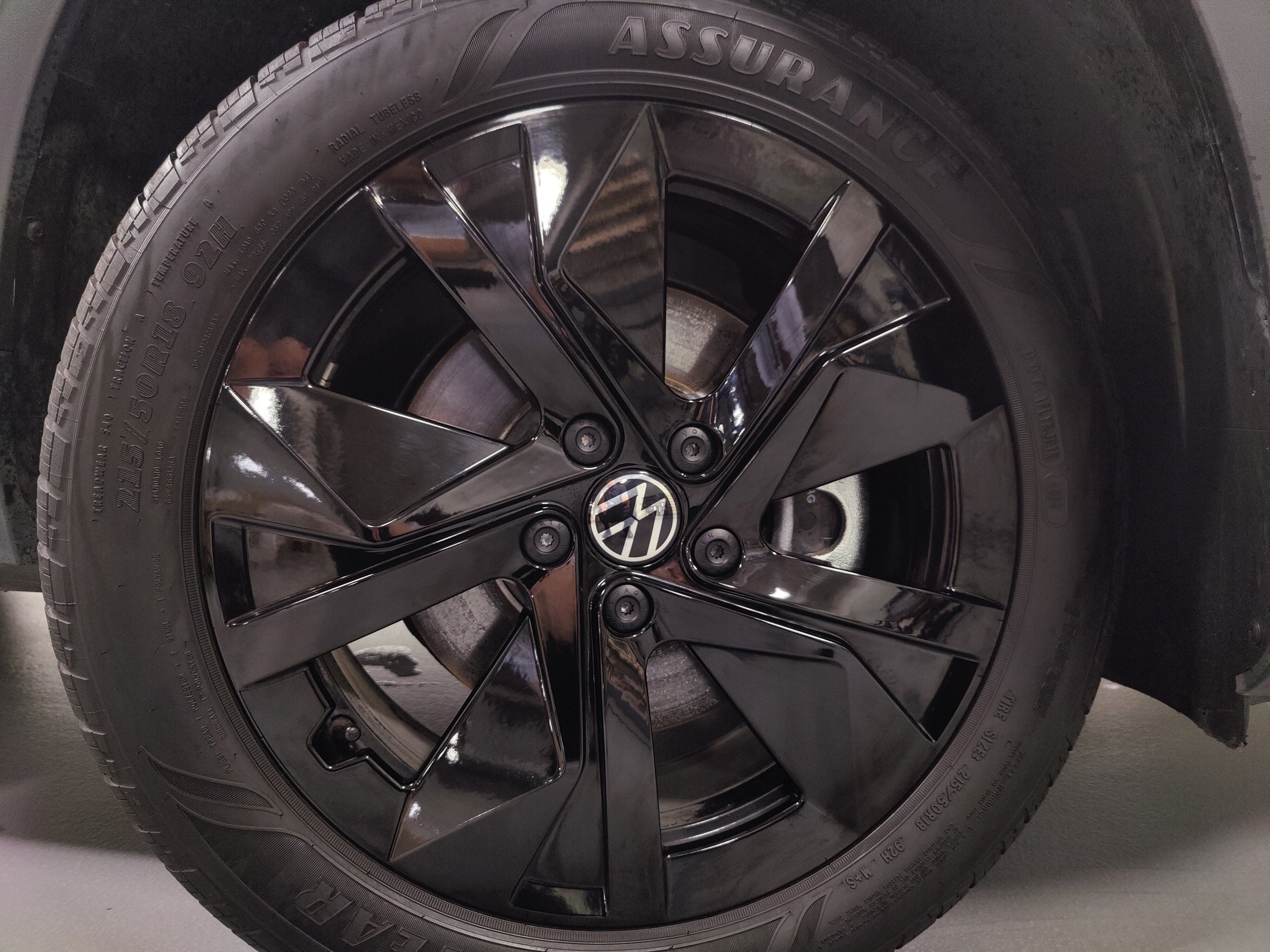 2025 Volkswagen Taos SE Black Edition w/Sunroof