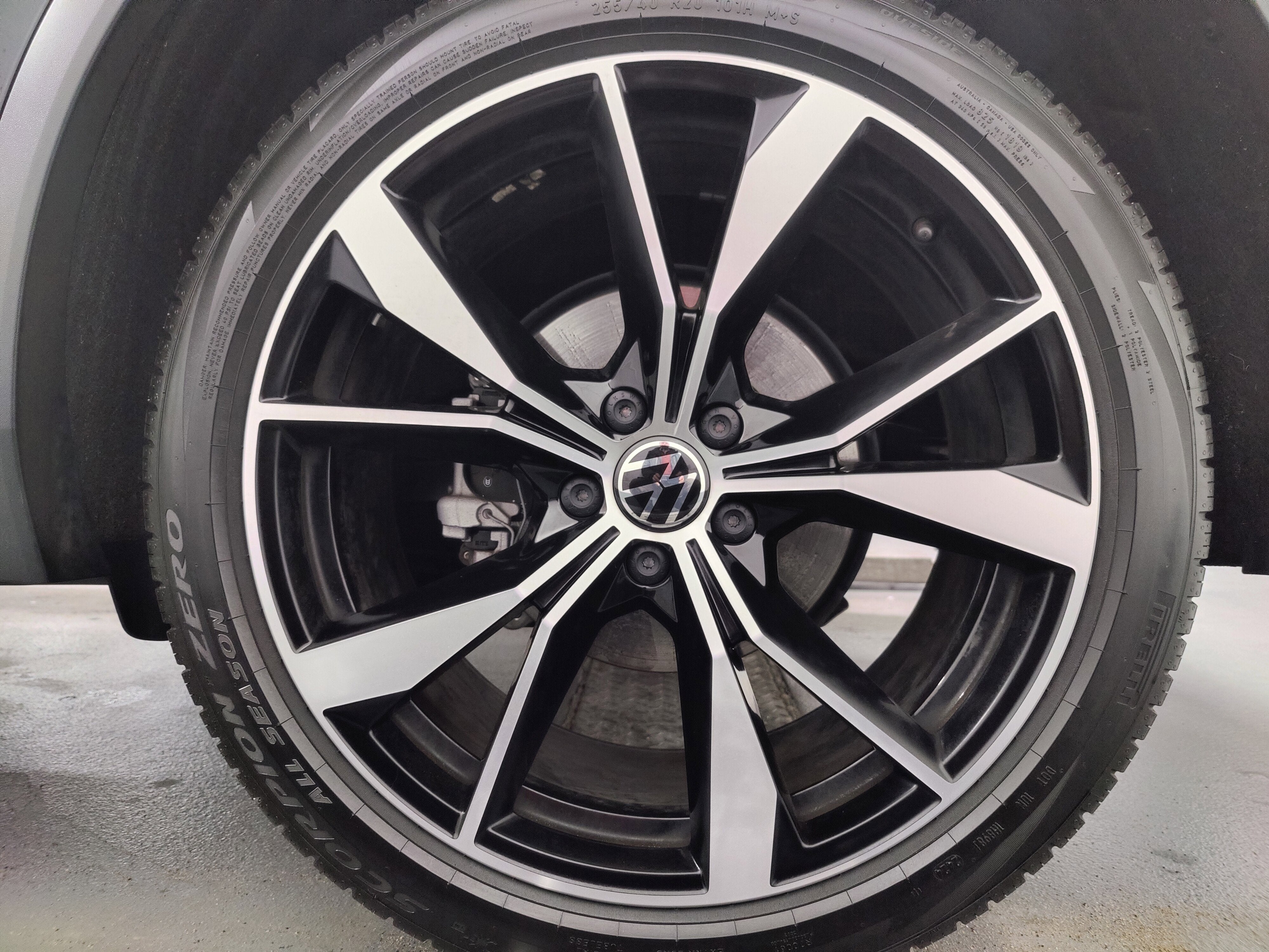 2024 Volkswagen Tiguan SEL R-Line AWD w/Sunroof/Nav