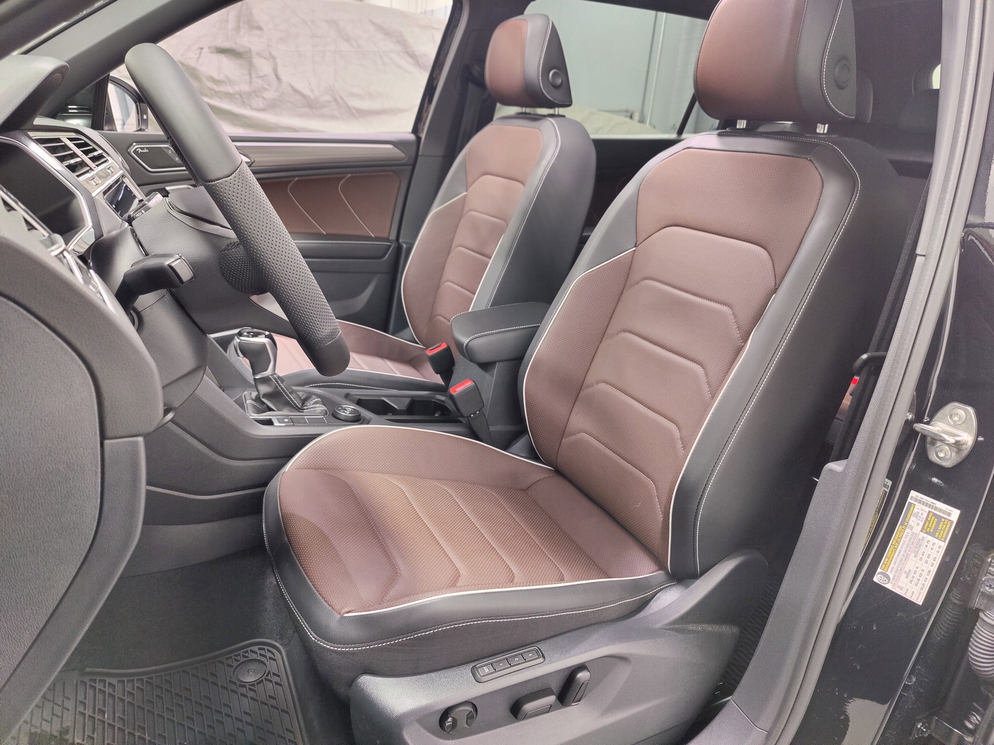 2024 Volkswagen Tiguan SEL R-Line AWD w/Sunroof/Nav