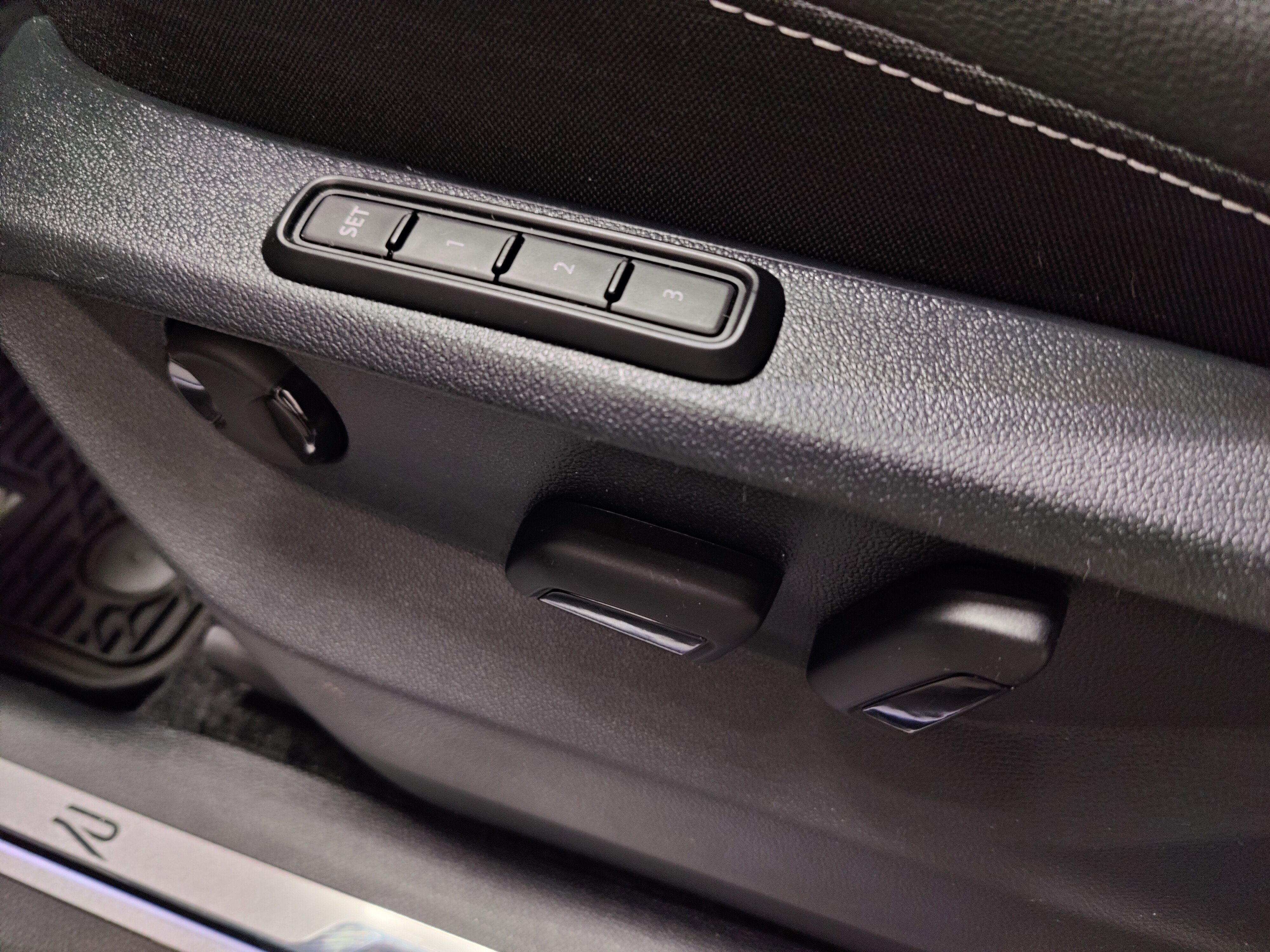 2024 Volkswagen Tiguan SEL R-Line AWD w/Sunroof/Nav