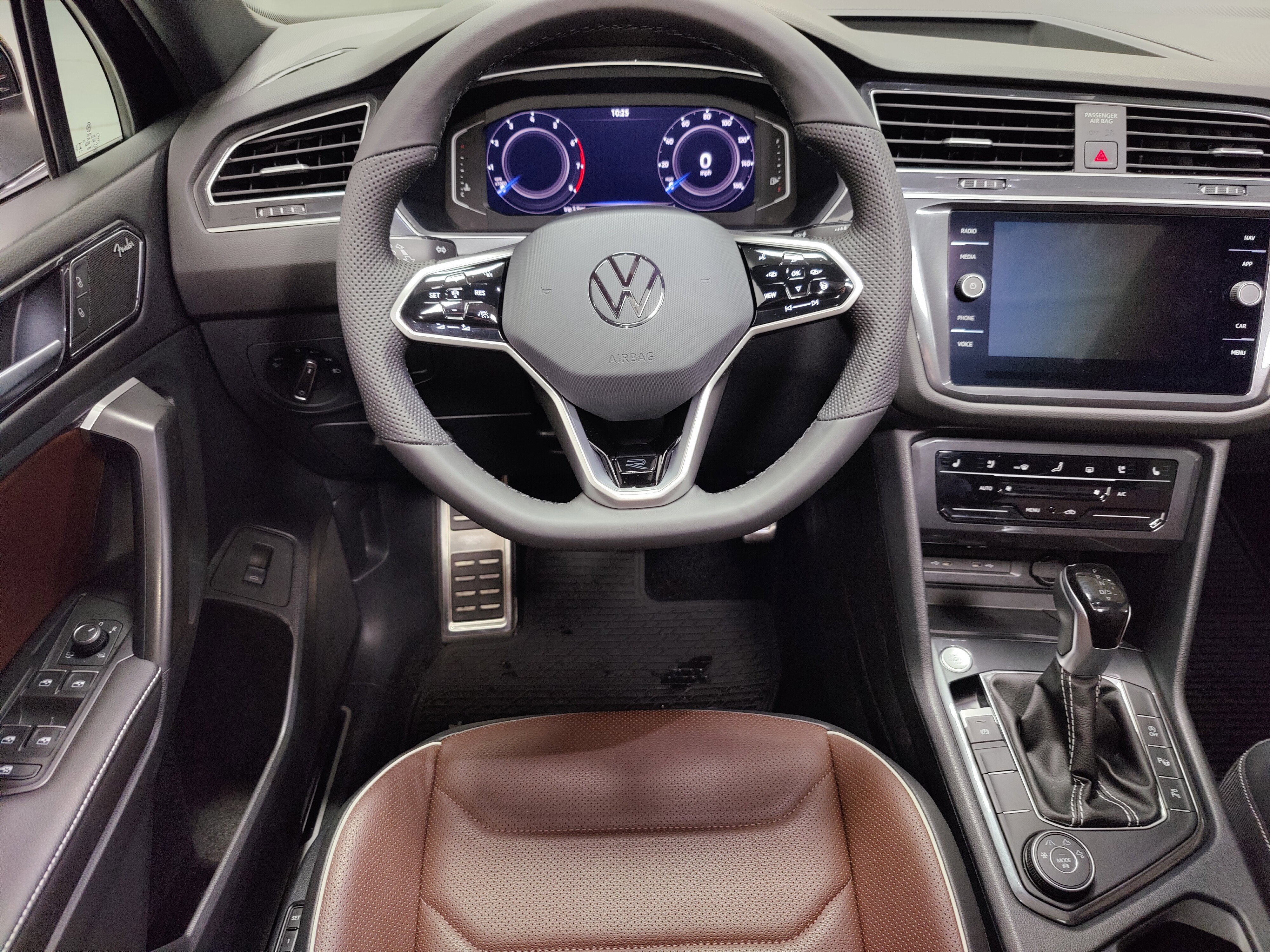 2024 Volkswagen Tiguan SEL R-Line AWD w/Sunroof/Nav