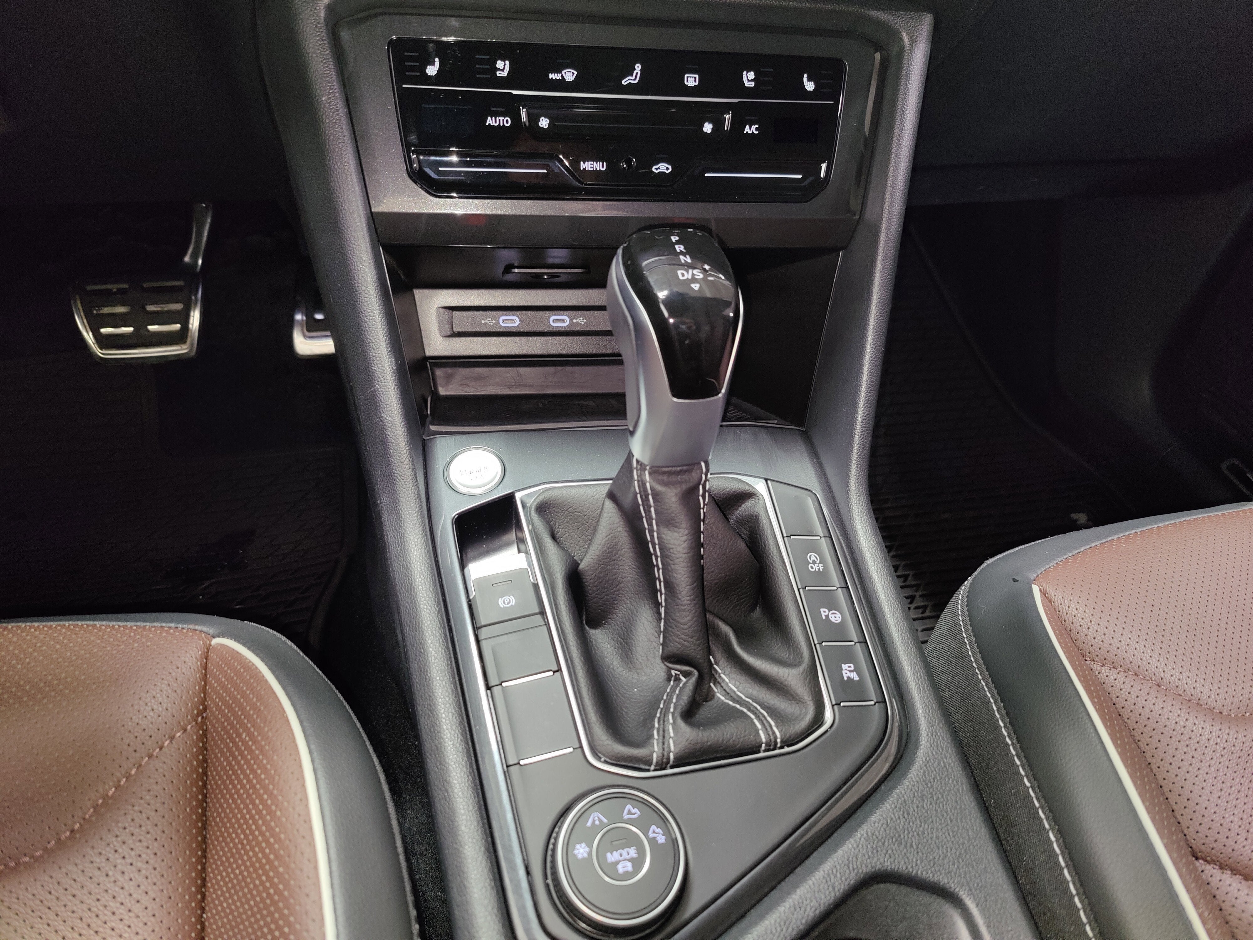 2024 Volkswagen Tiguan SEL R-Line AWD w/Sunroof/Nav