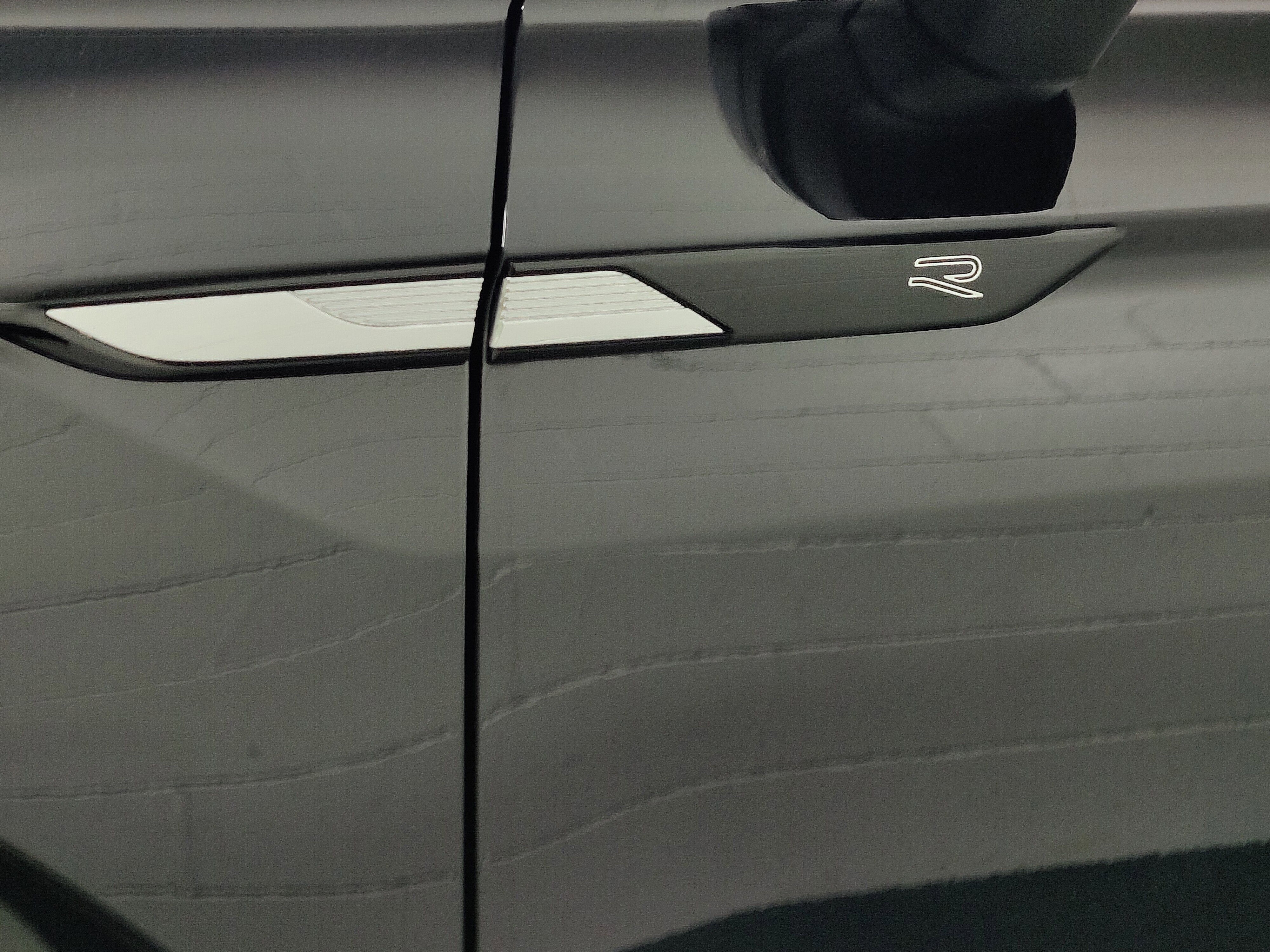 2024 Volkswagen Tiguan SEL R-Line AWD w/Sunroof/Nav