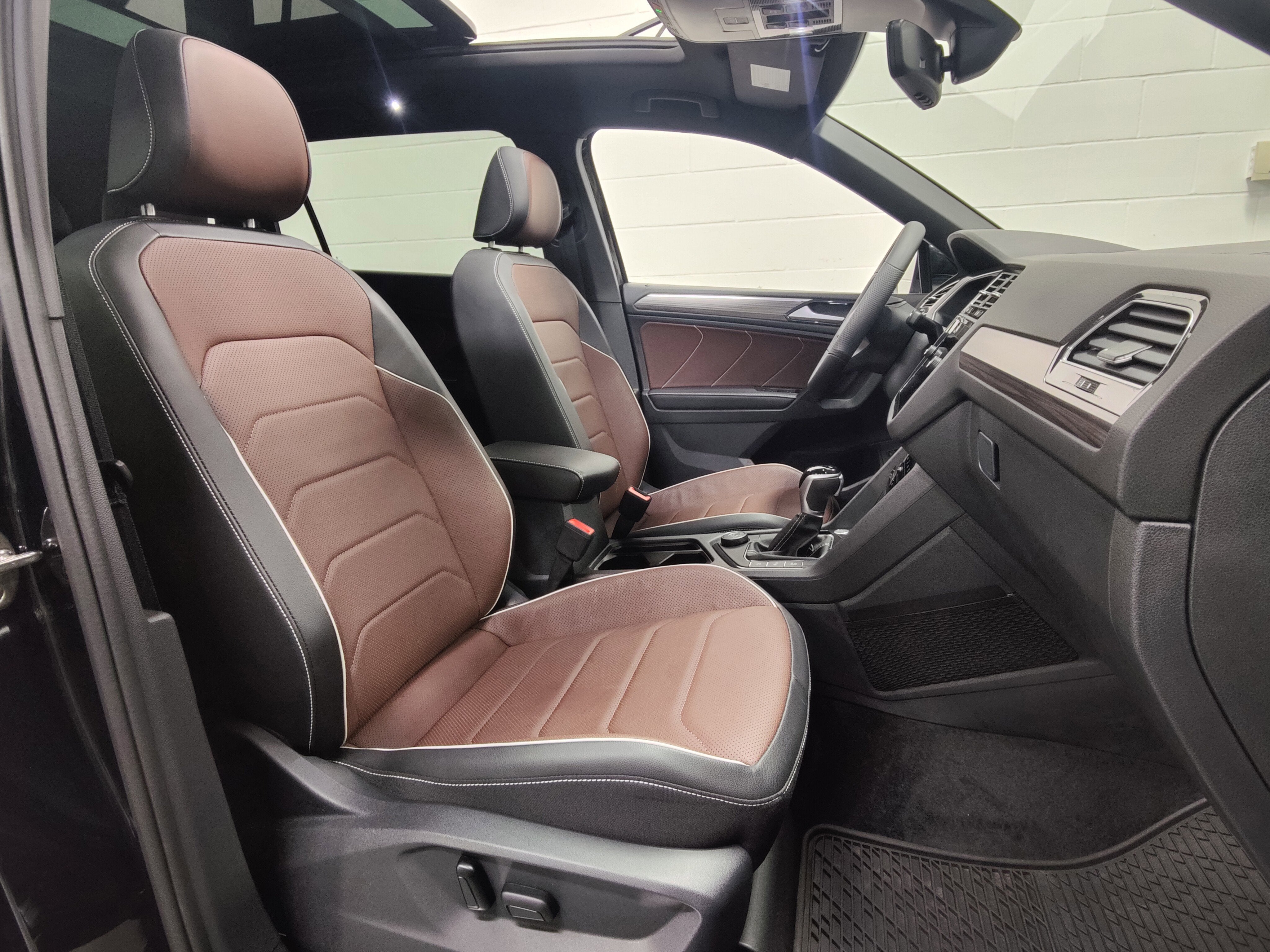 2024 Volkswagen Tiguan SEL R-Line AWD w/Sunroof/Nav