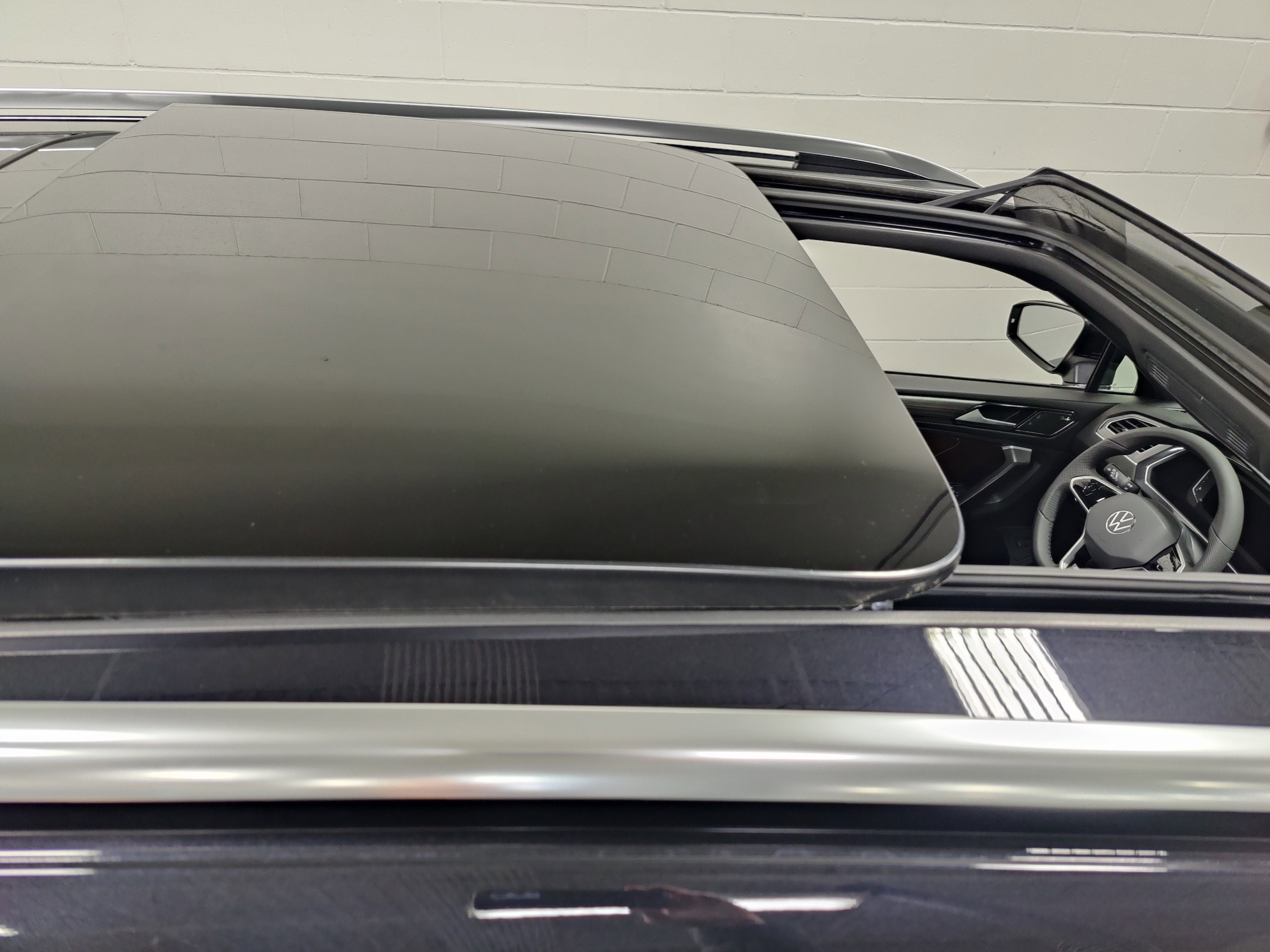 2024 Volkswagen Tiguan SEL R-Line AWD w/Sunroof/Nav