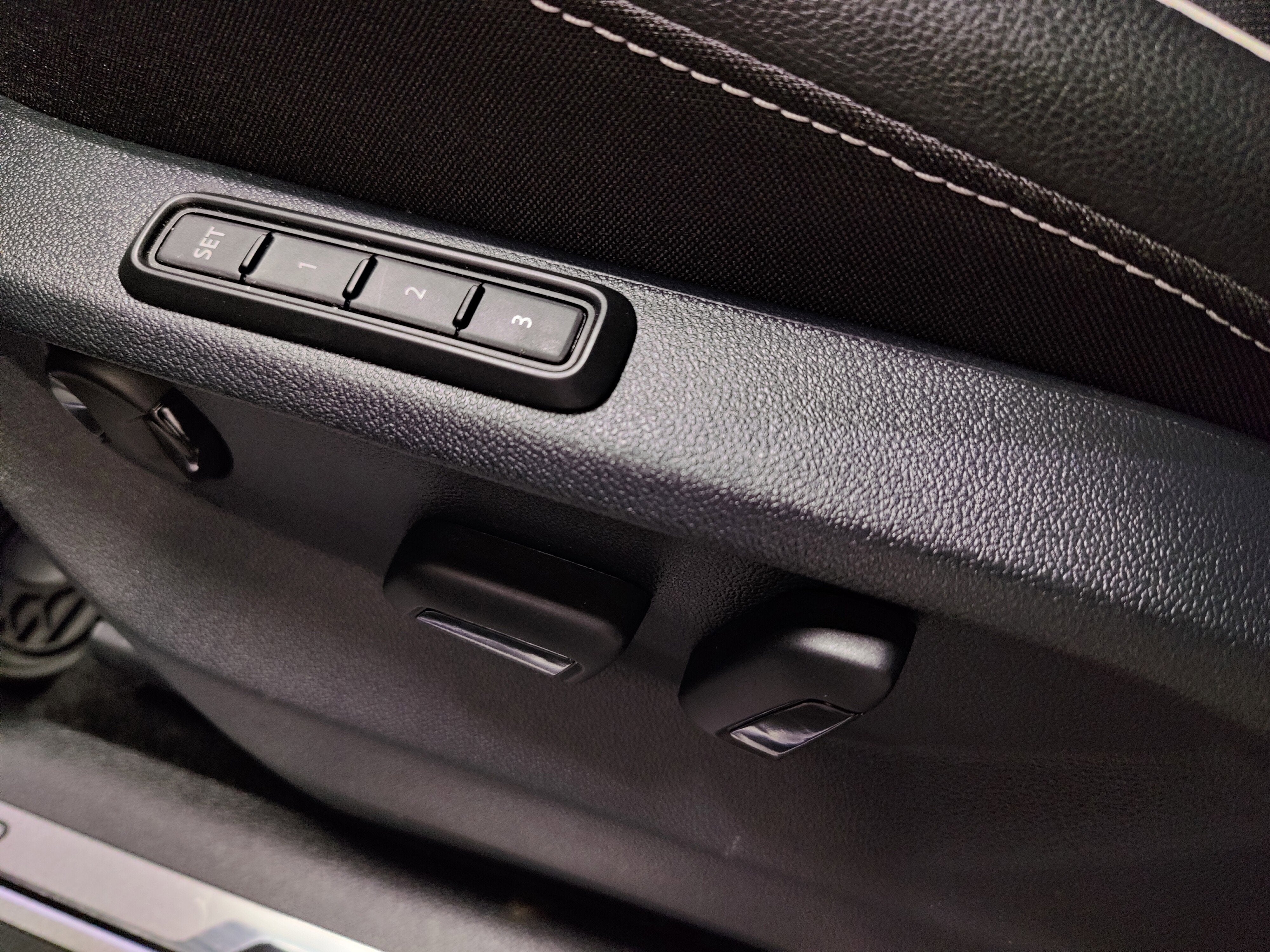 2024 Volkswagen Tiguan AWD SEL R-Line w/Sunroof/Nav