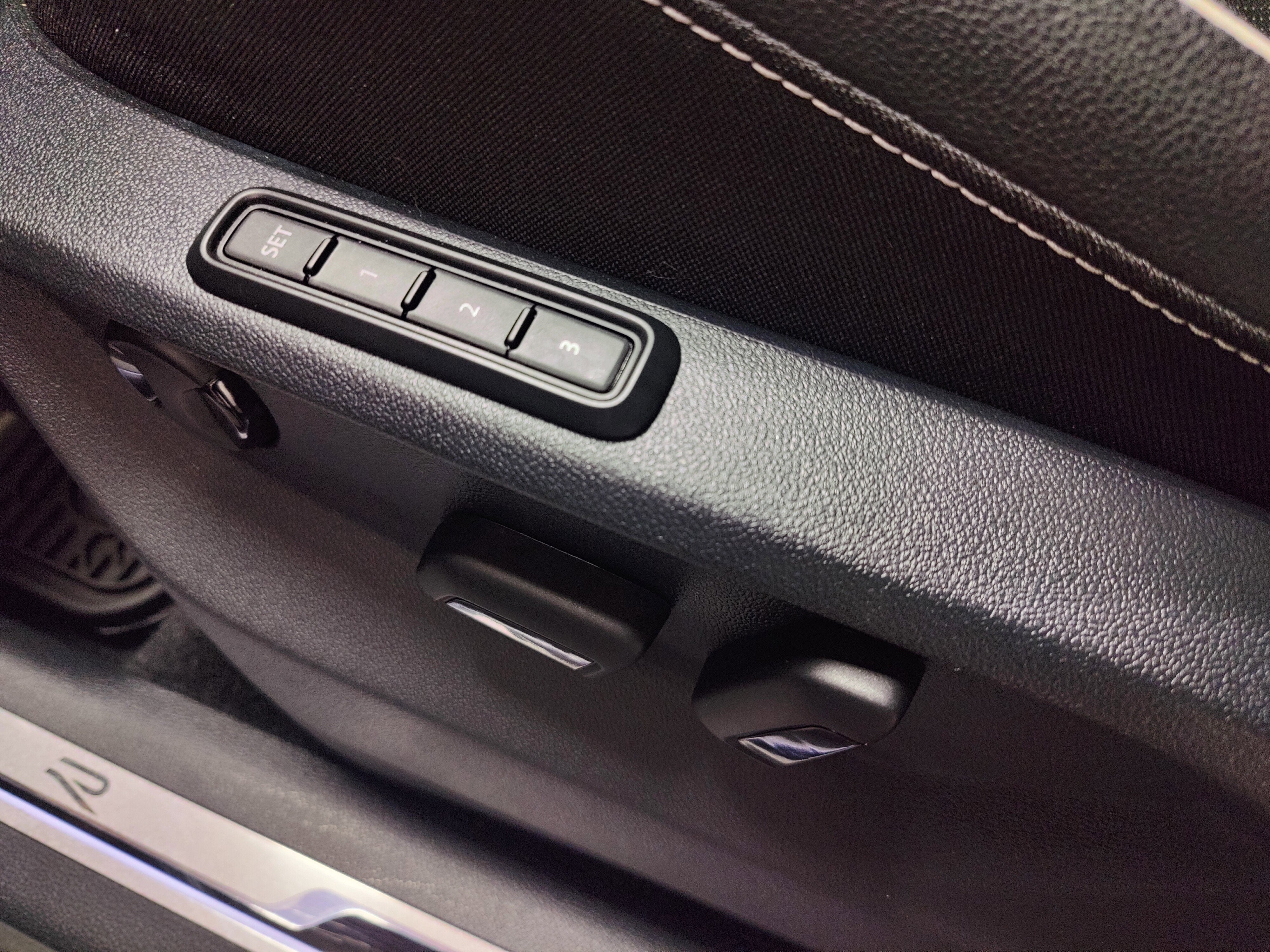 2024 Volkswagen Tiguan AWD SEL R-Line w/Sunroof/Nav