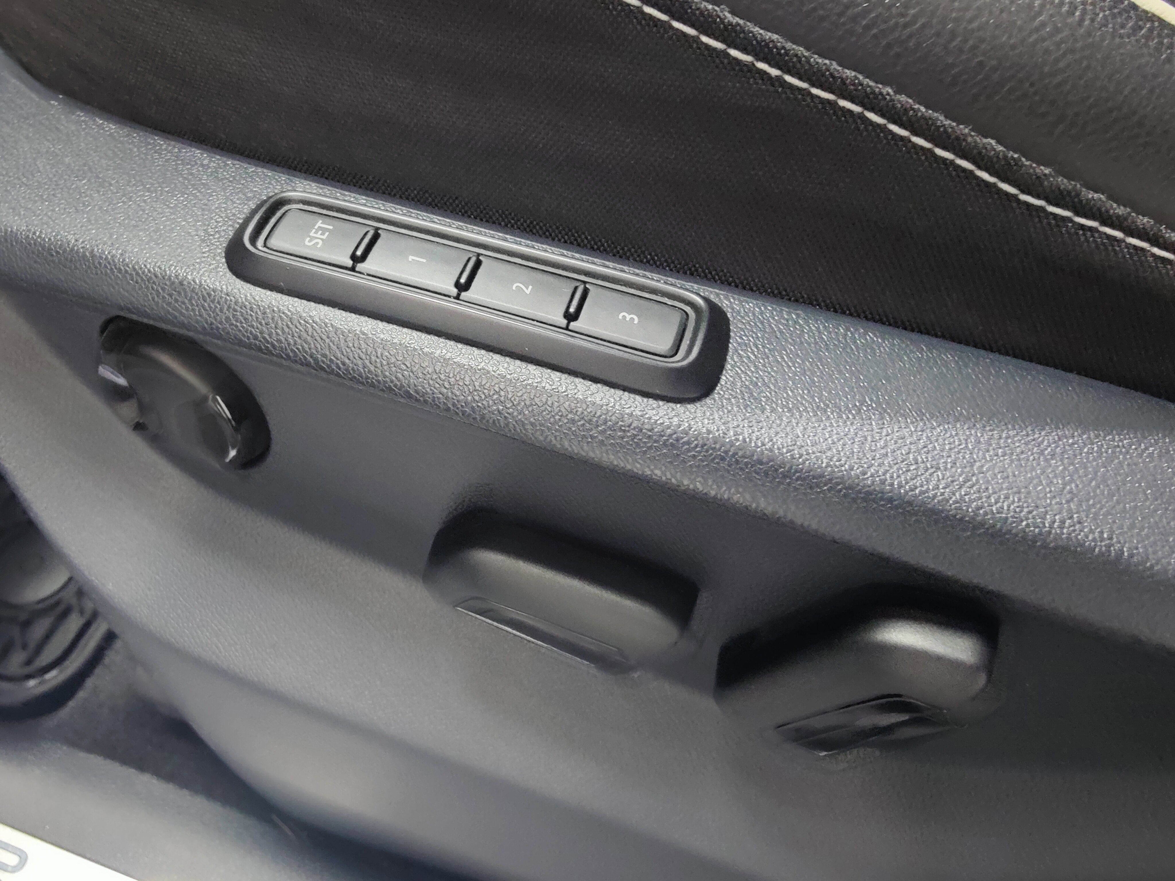 2024 Volkswagen Tiguan AWD SEL R-Line w/Sunroof/Nav