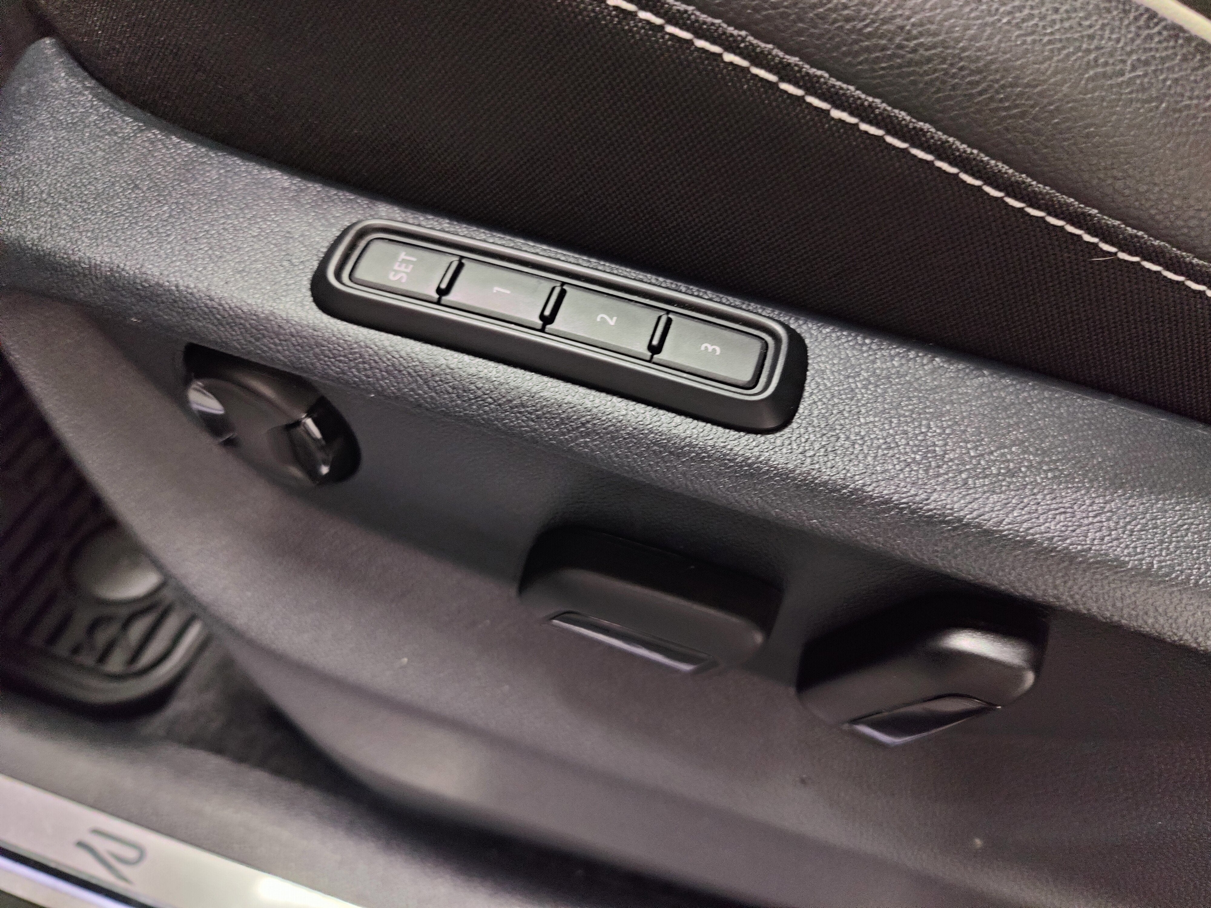 2024 Volkswagen Tiguan AWD SEL R-Line w/Sunroof/Nav