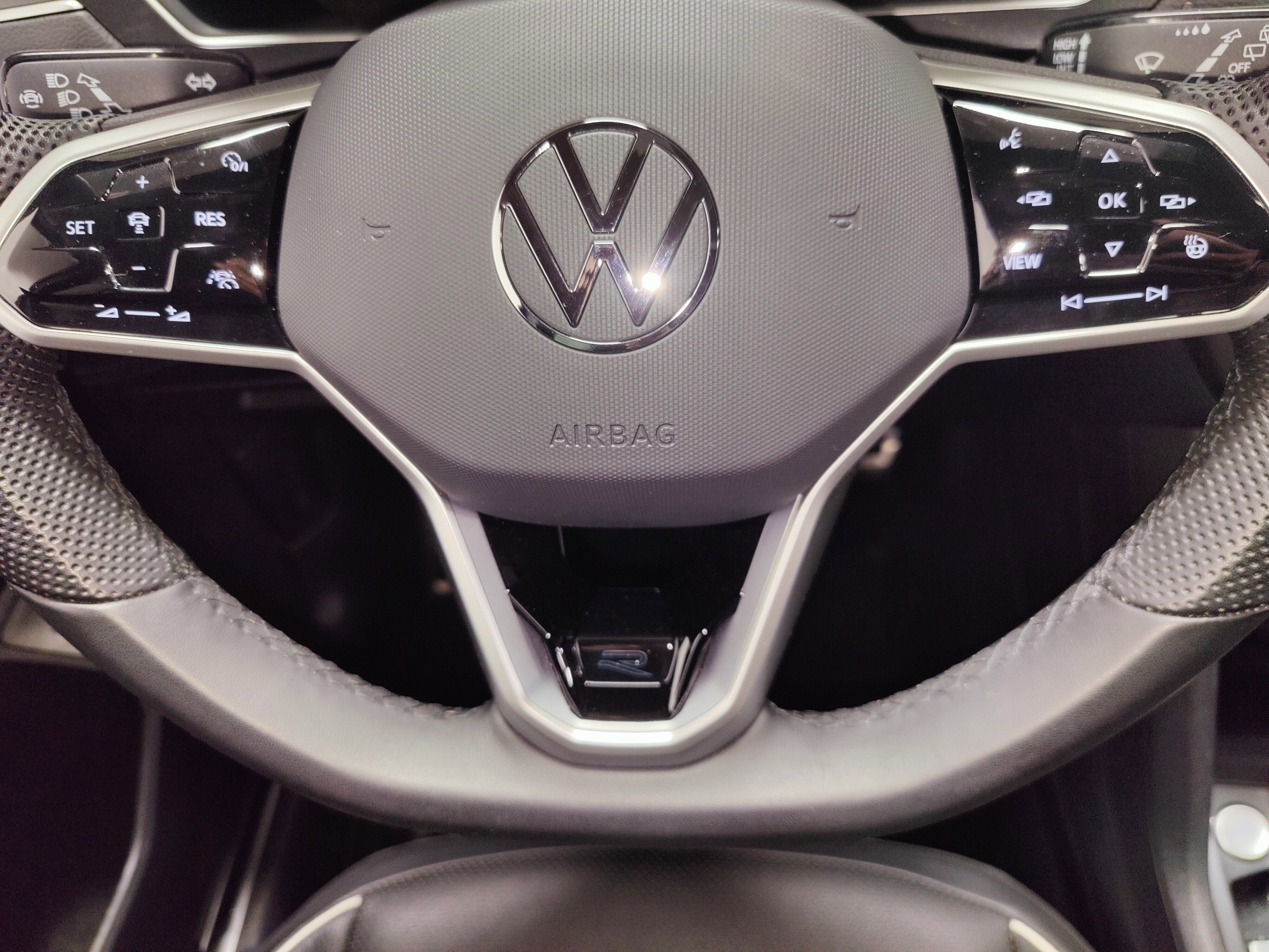 2024 Volkswagen Tiguan AWD SEL R-Line w/Sunroof/Nav