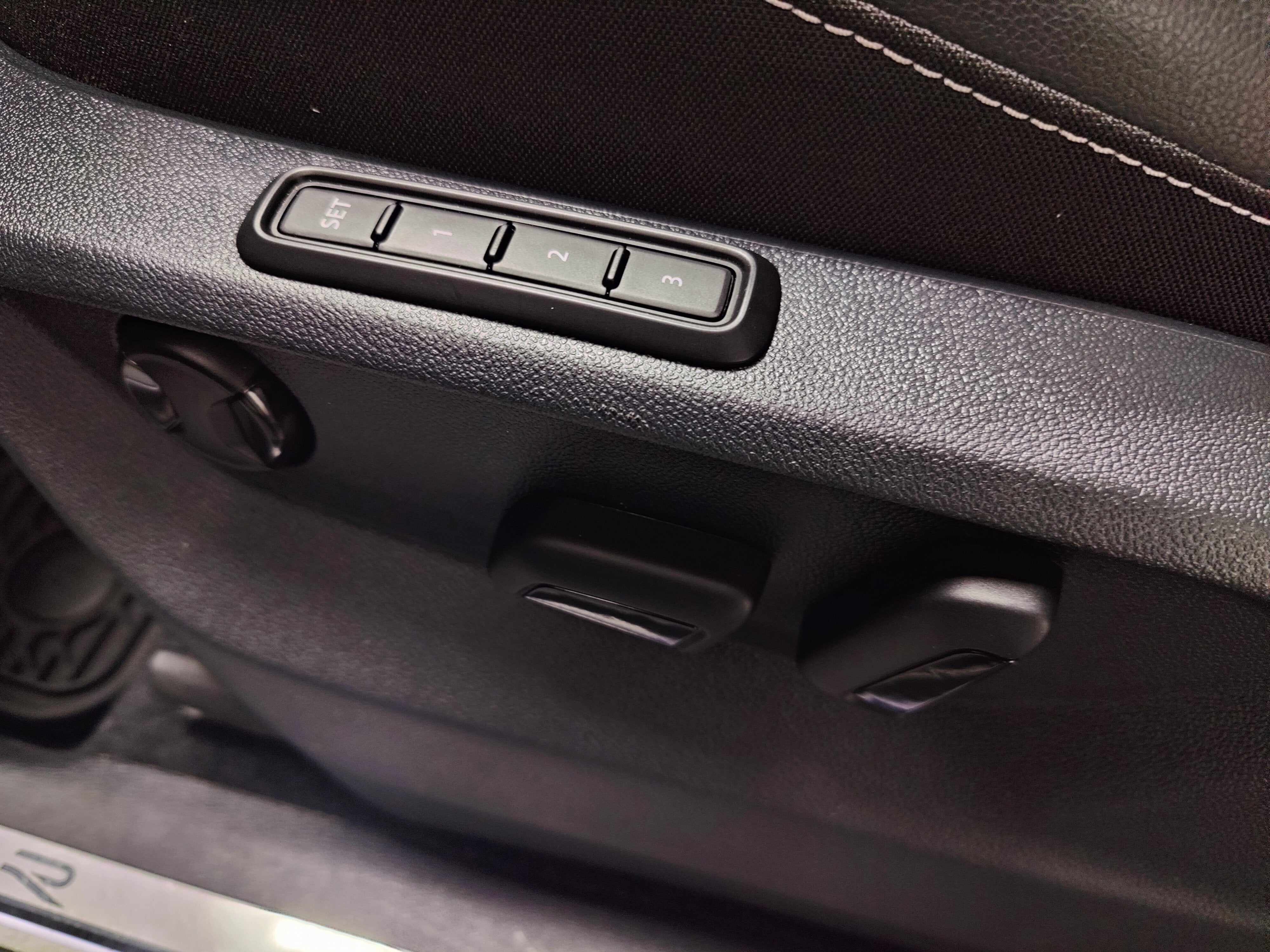 2024 Volkswagen Tiguan AWD SEL R-Line w/Sunroof/Nav