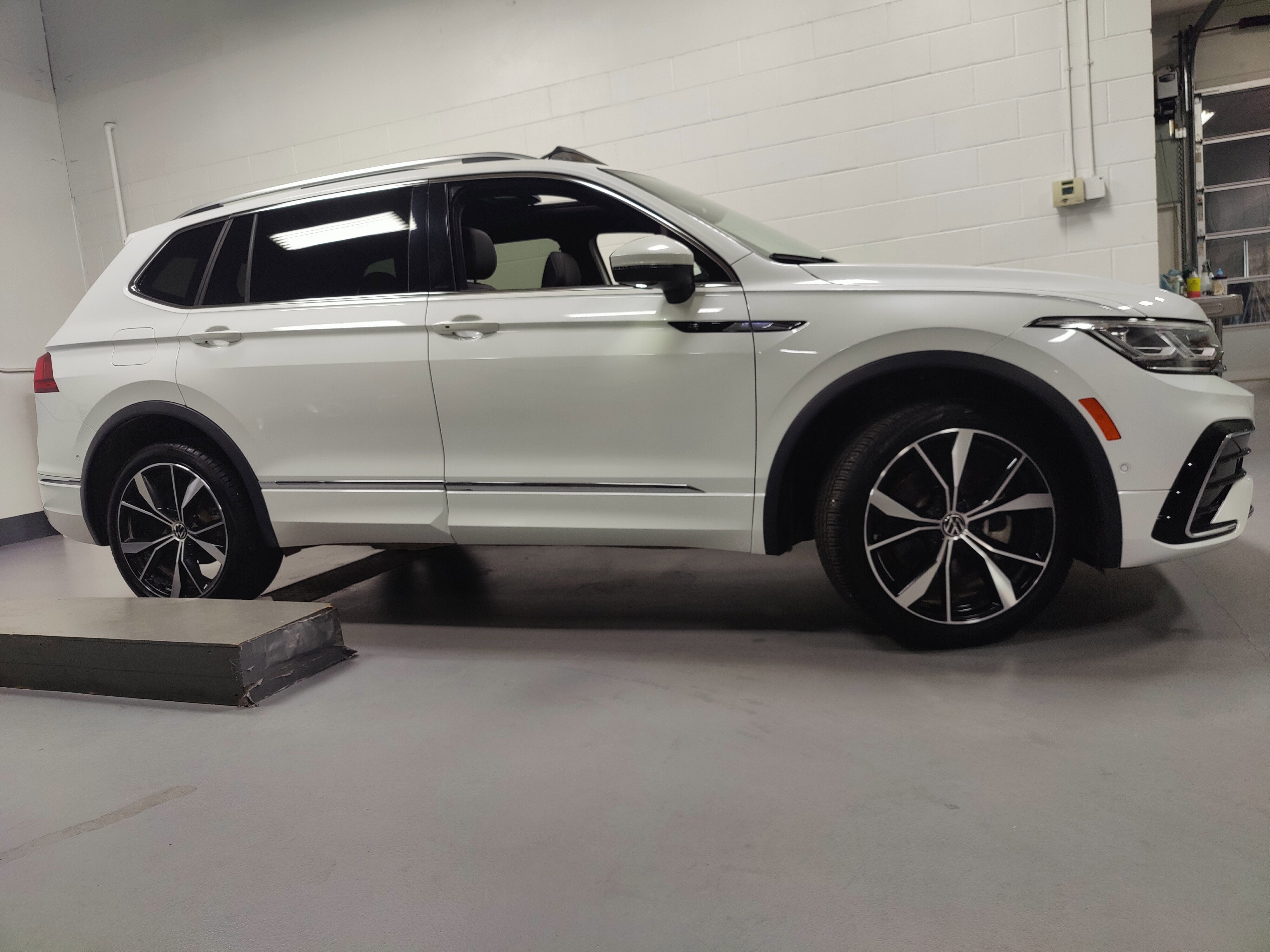 2024 Volkswagen Tiguan AWD SEL R-Line w/Sunroof/Nav