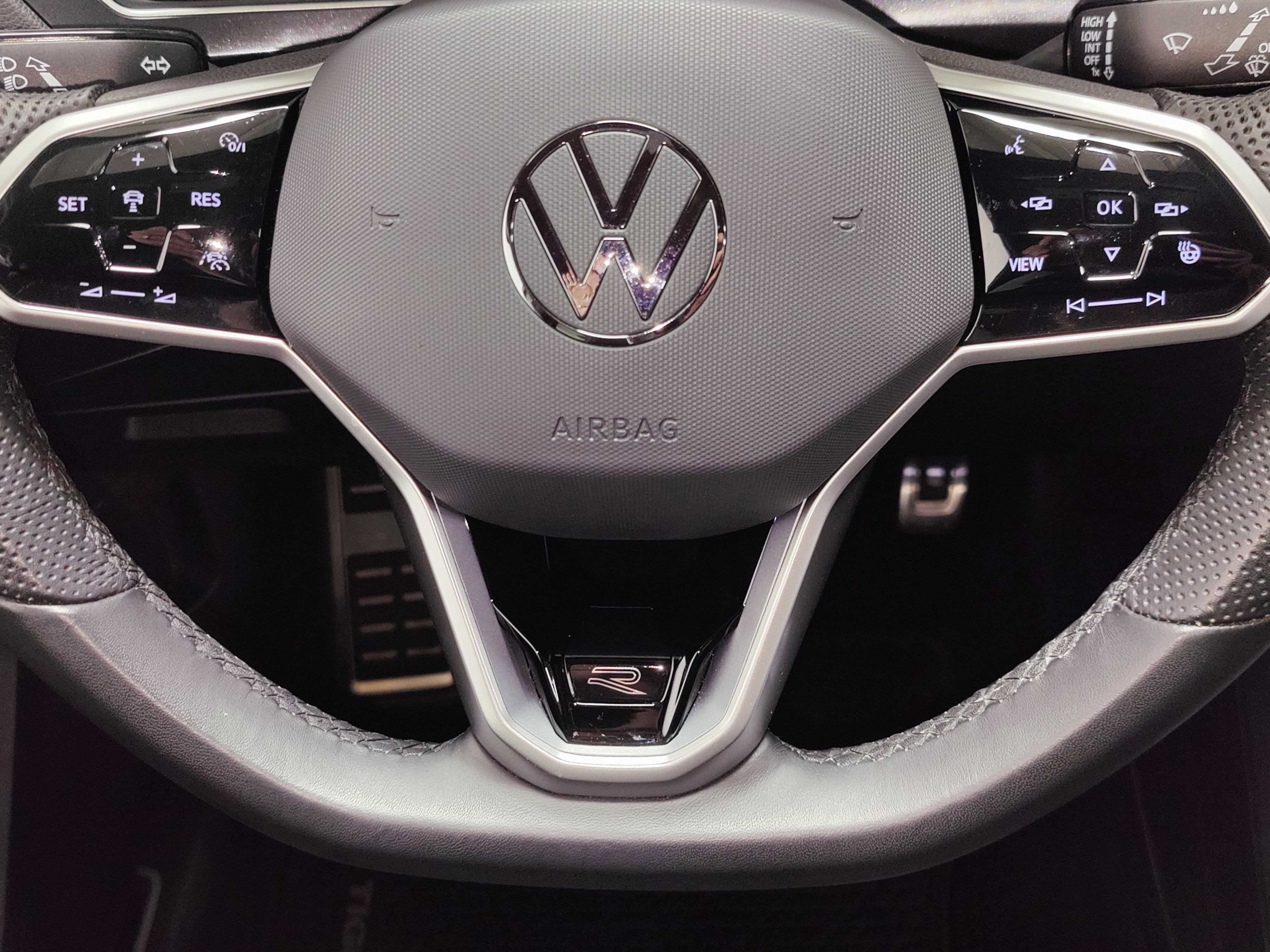 2024 Volkswagen Tiguan AWD SEL R-Line w/Sunroof/Nav